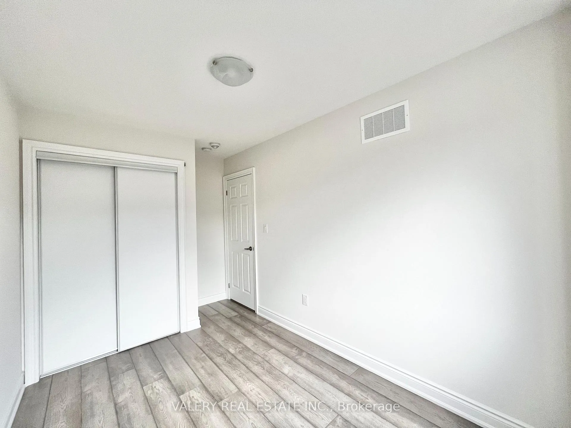Photo 4 of 2667 Megdalen Path, Oshawa, Windfields — HOMEH
