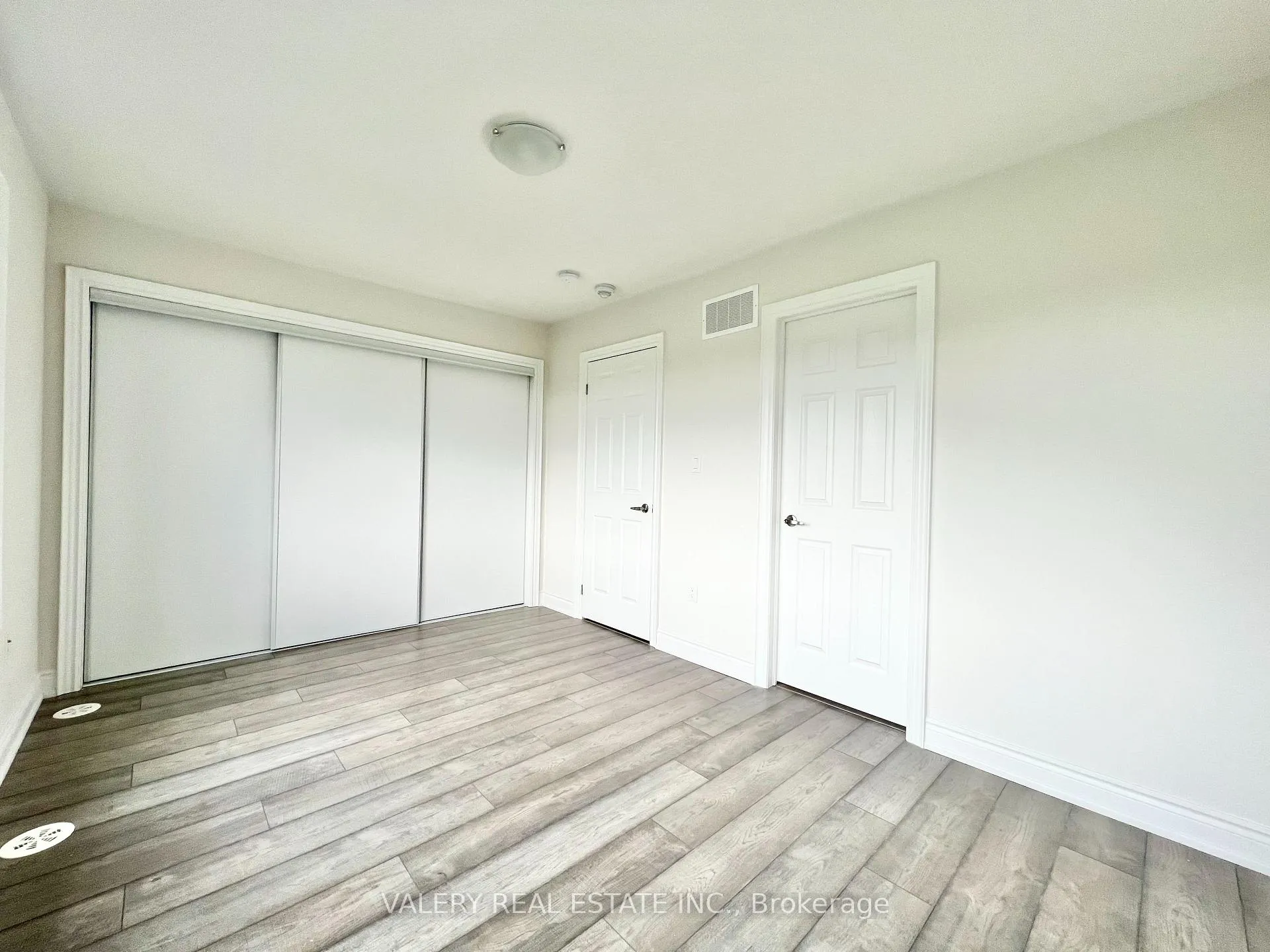 Photo 8 of 2667 Megdalen Path, Oshawa, Windfields — HOMEH