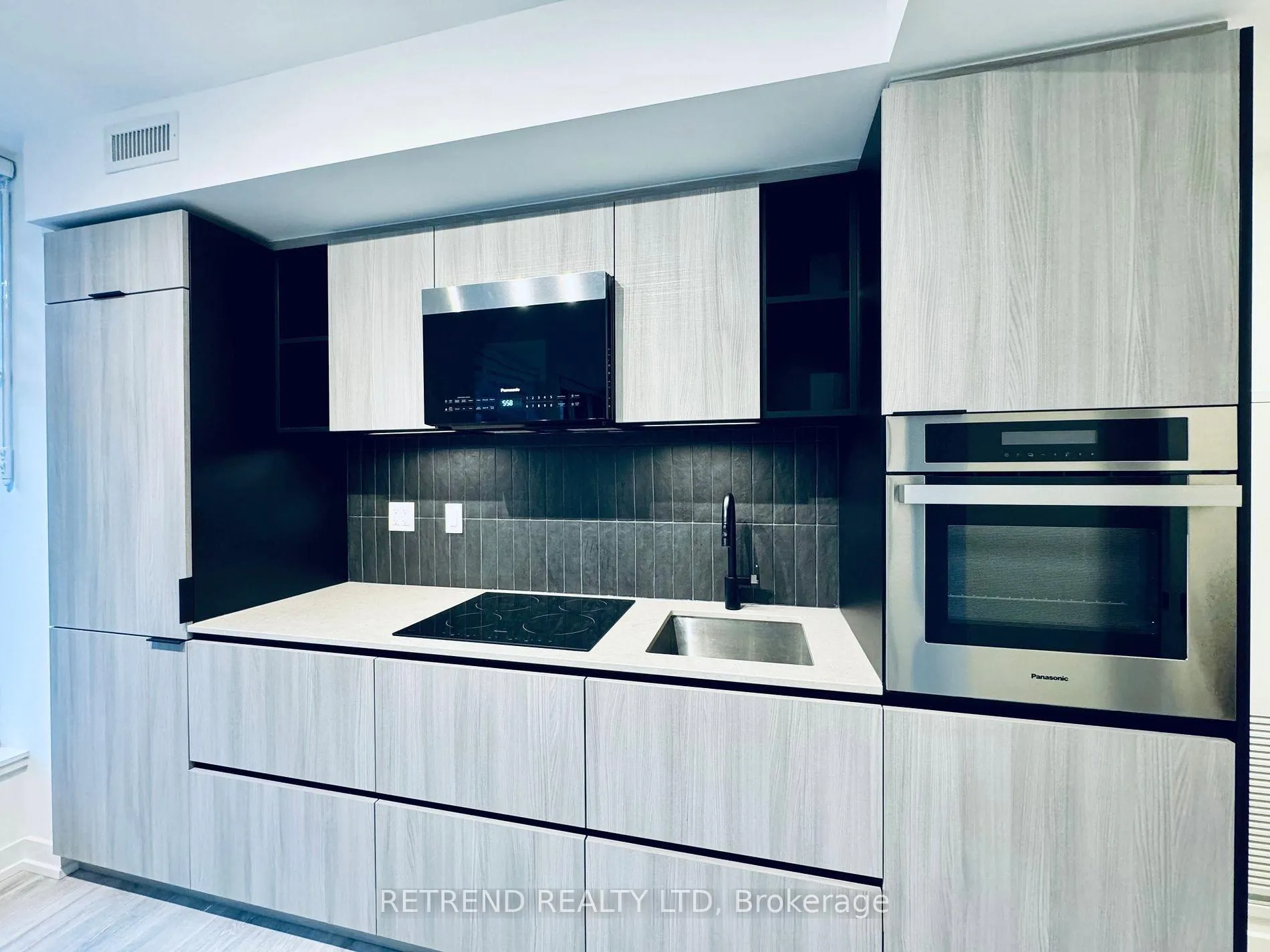 Photo 4 of Unit 508, 2 Augusta Avenue, Toronto, Waterfront Communities — HOMEH