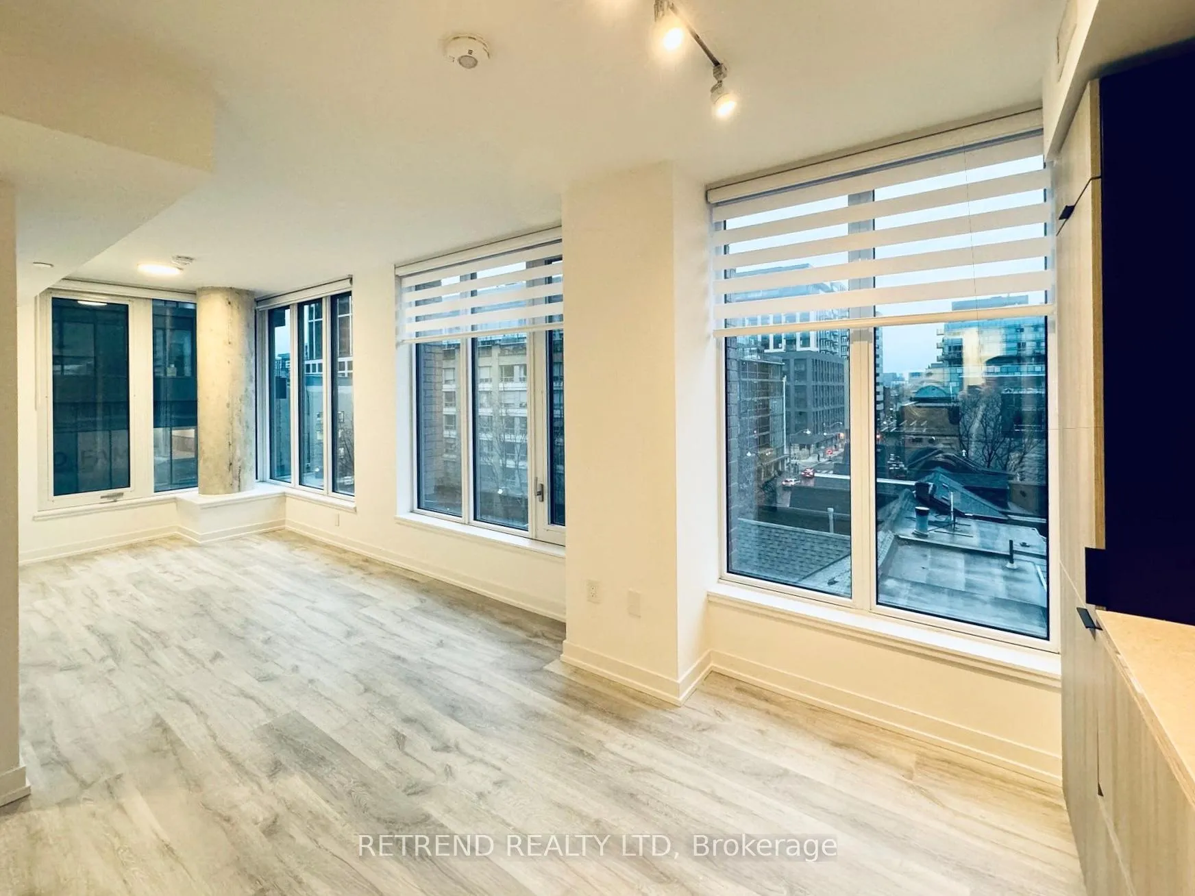 Photo 7 of Unit 508, 2 Augusta Avenue, Toronto, Waterfront Communities — HOMEH