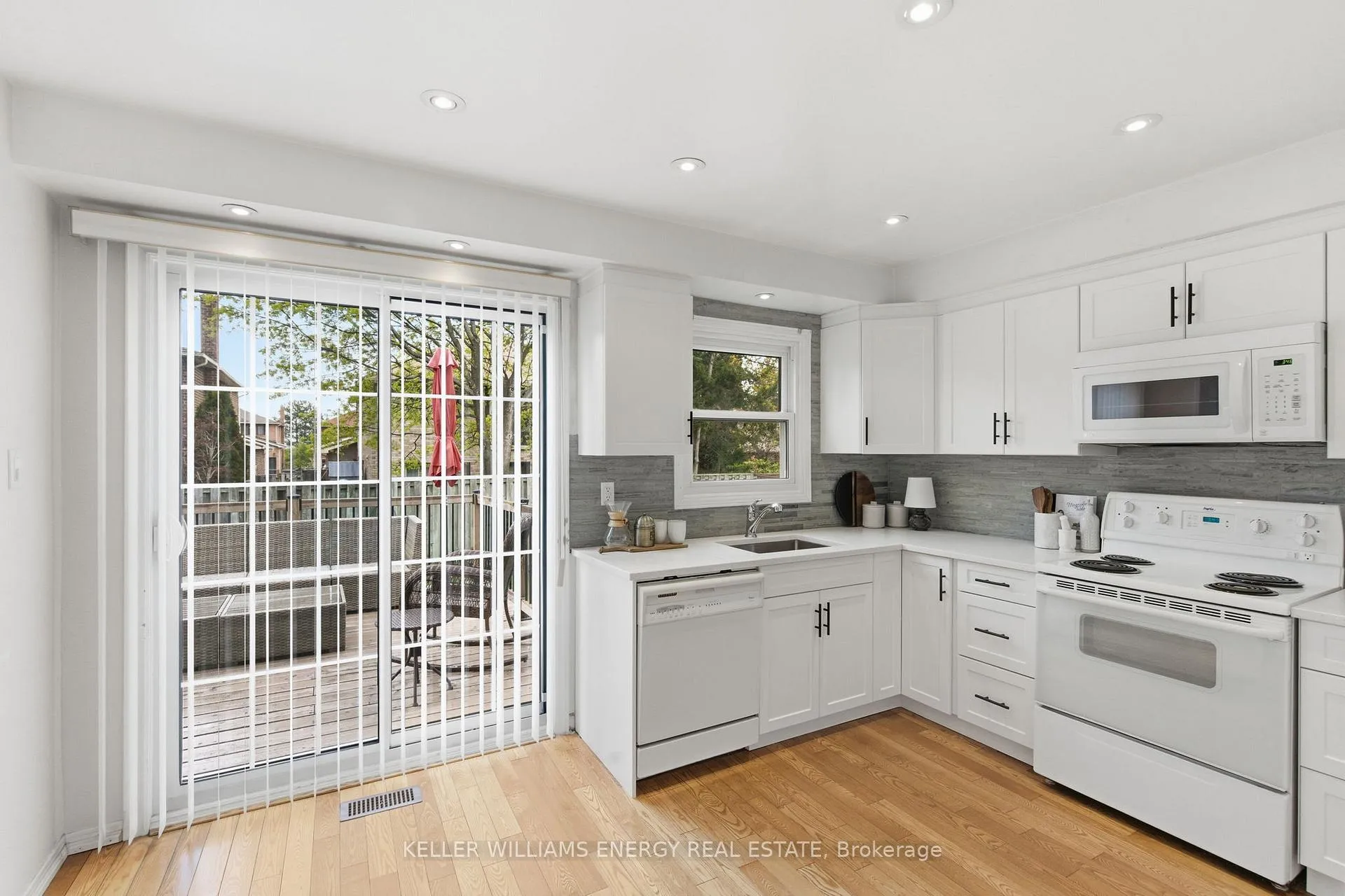 Photo 9 of 733 Aspen Road, Pickering, Amberlea — HOMEH