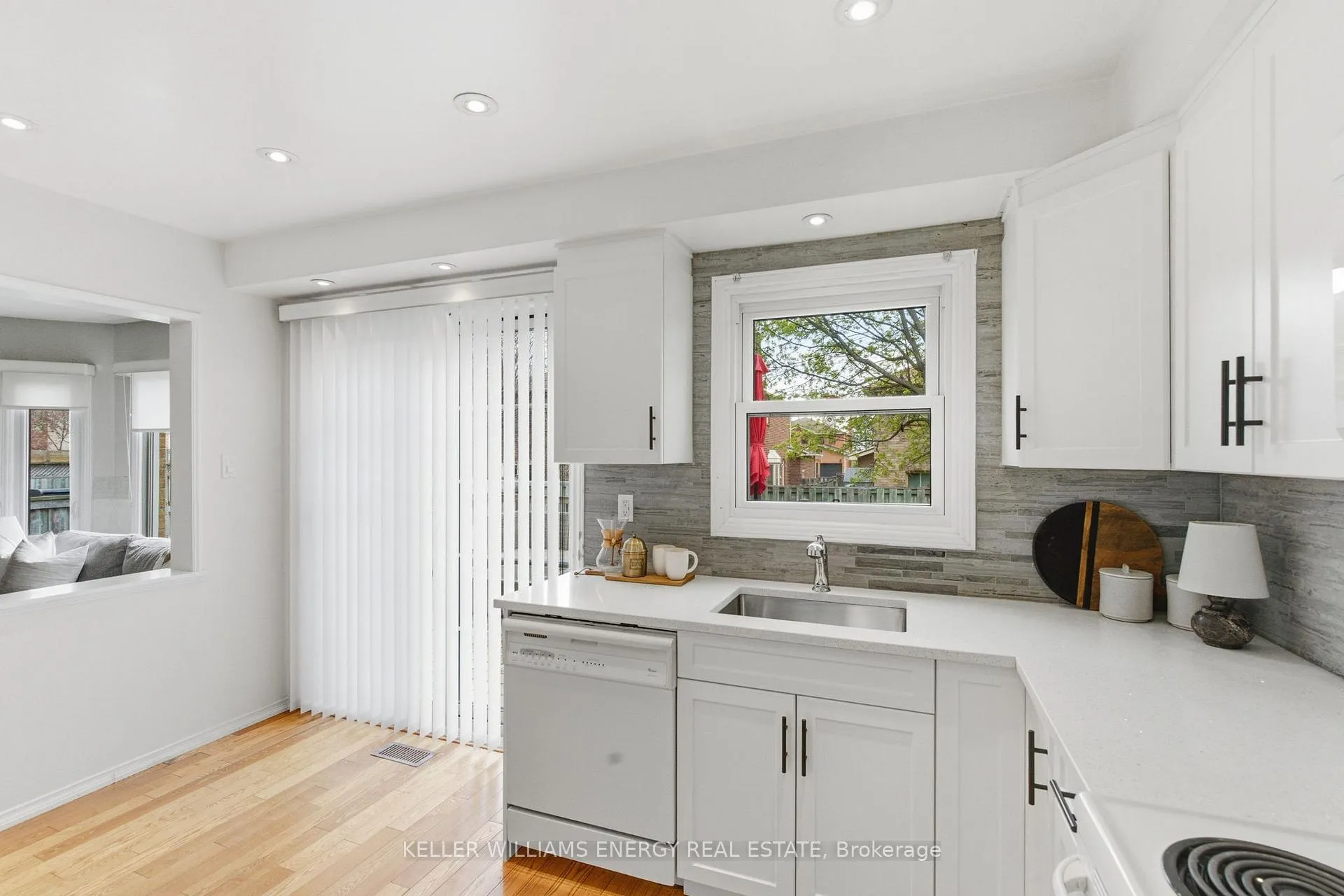 Photo 11 of 733 Aspen Road, Pickering, Amberlea — HOMEH