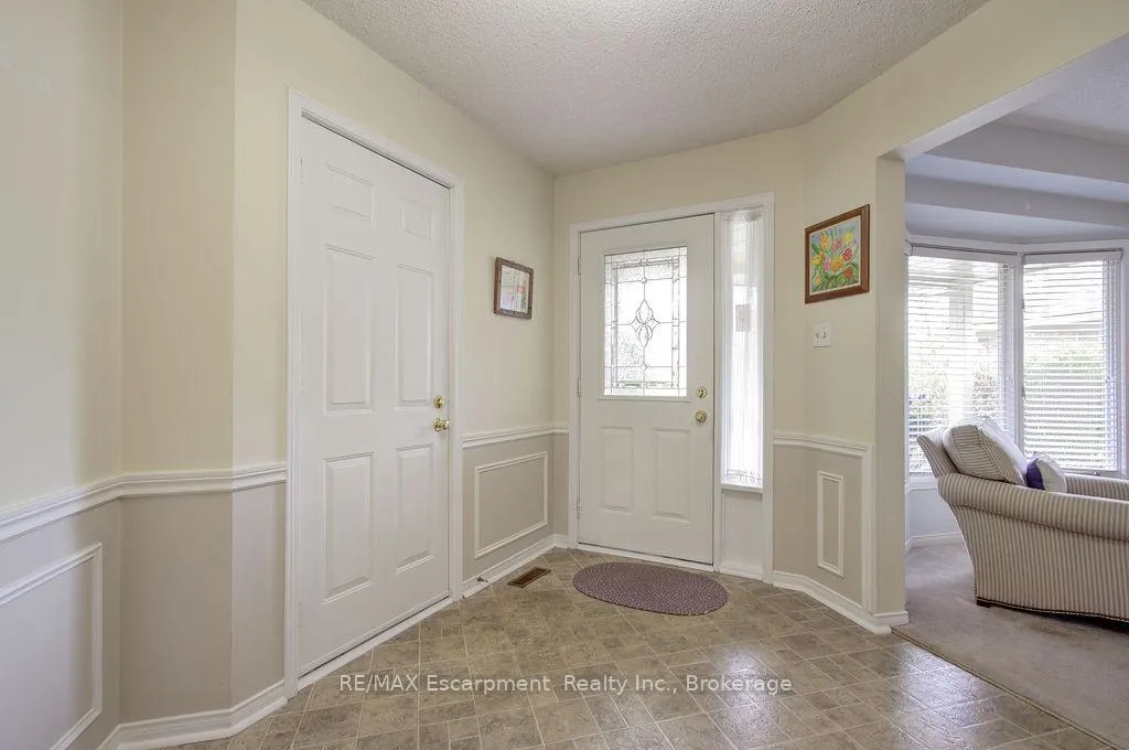 Photo 5 of 794 Hawkins Crescent, Burlington, Brant — HOMEH