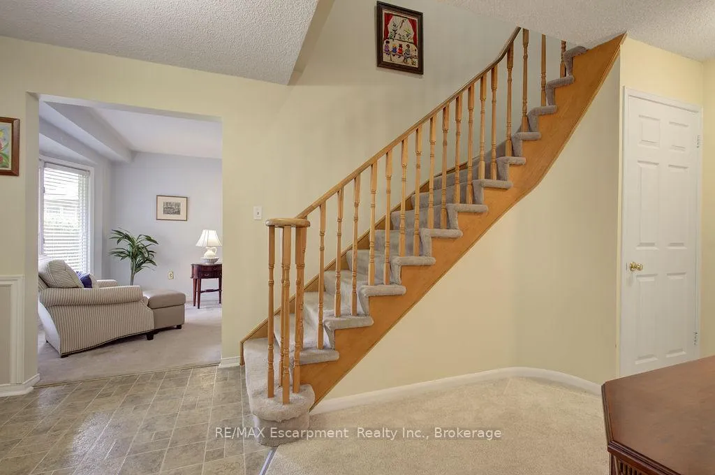 Photo 6 of 794 Hawkins Crescent, Burlington, Brant — HOMEH
