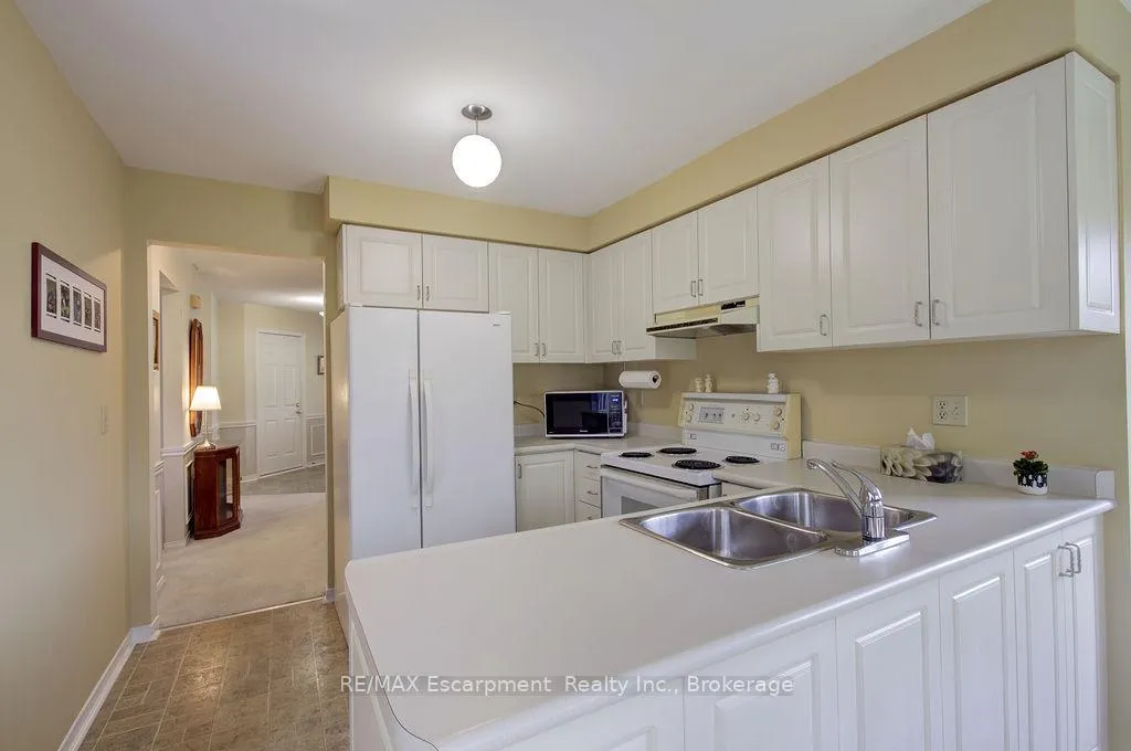 Photo 14 of 794 Hawkins Crescent, Burlington, Brant — HOMEH