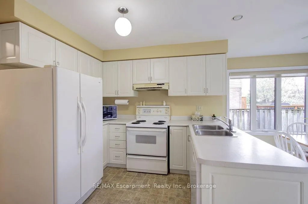Photo 15 of 794 Hawkins Crescent, Burlington, Brant — HOMEH