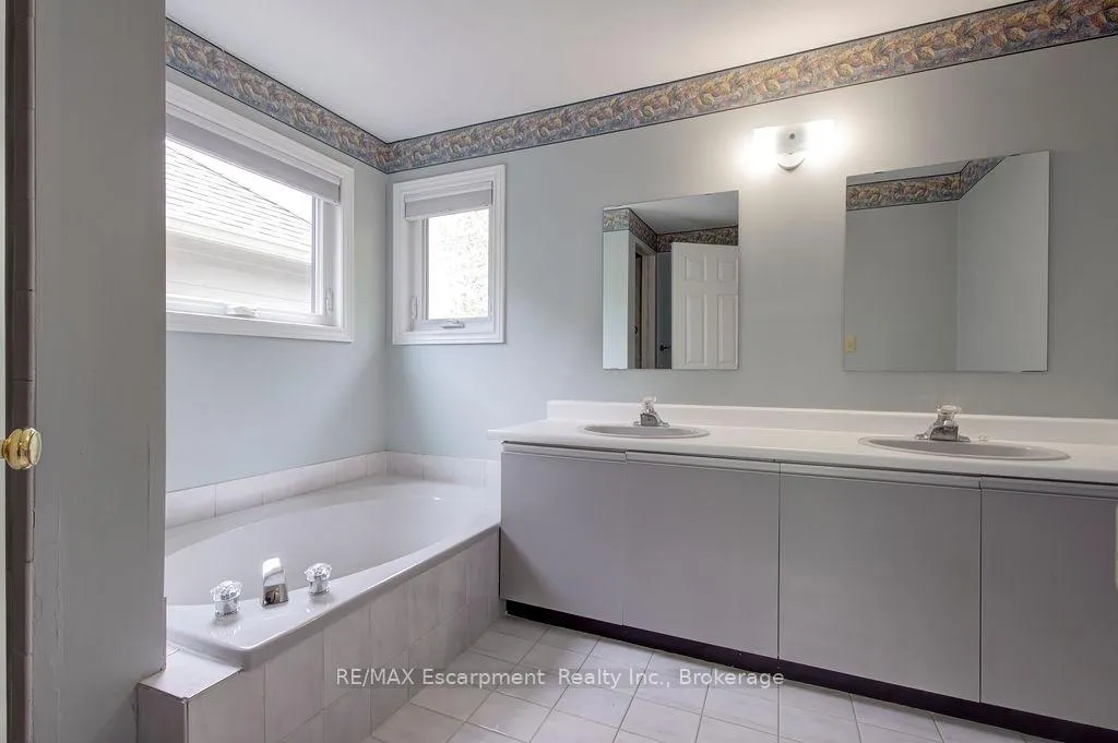 Photo 31 of 794 Hawkins Crescent, Burlington, Brant — HOMEH
