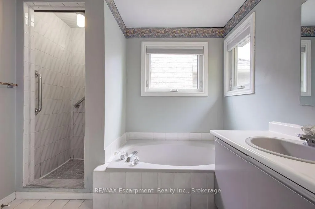 Photo 32 of 794 Hawkins Crescent, Burlington, Brant — HOMEH