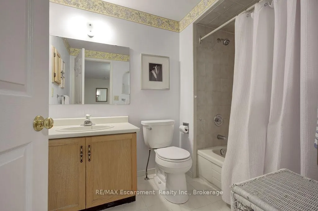Photo 35 of 794 Hawkins Crescent, Burlington, Brant — HOMEH