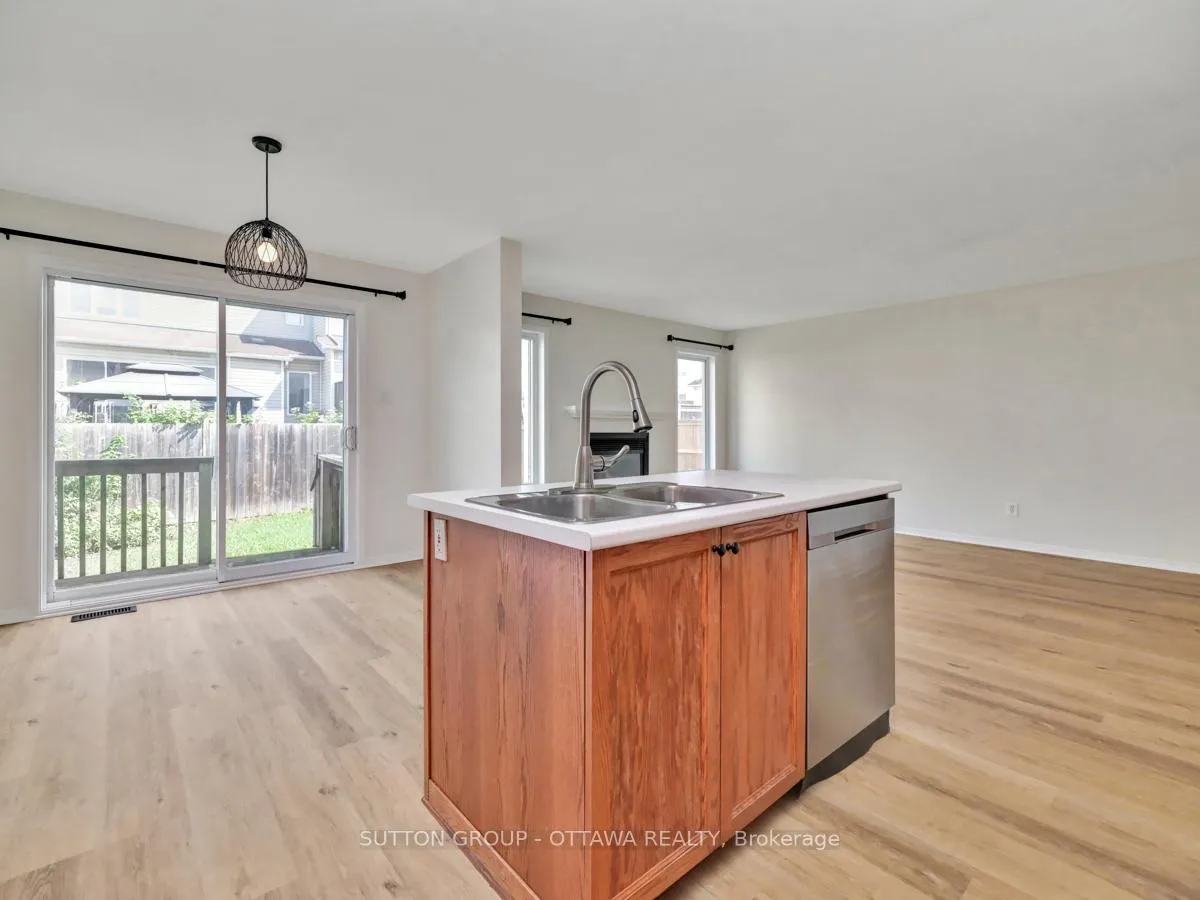 Photo 12 of 119 Whitewater Street, Ottawa, Barrhaven - Strandherd — HOMEH