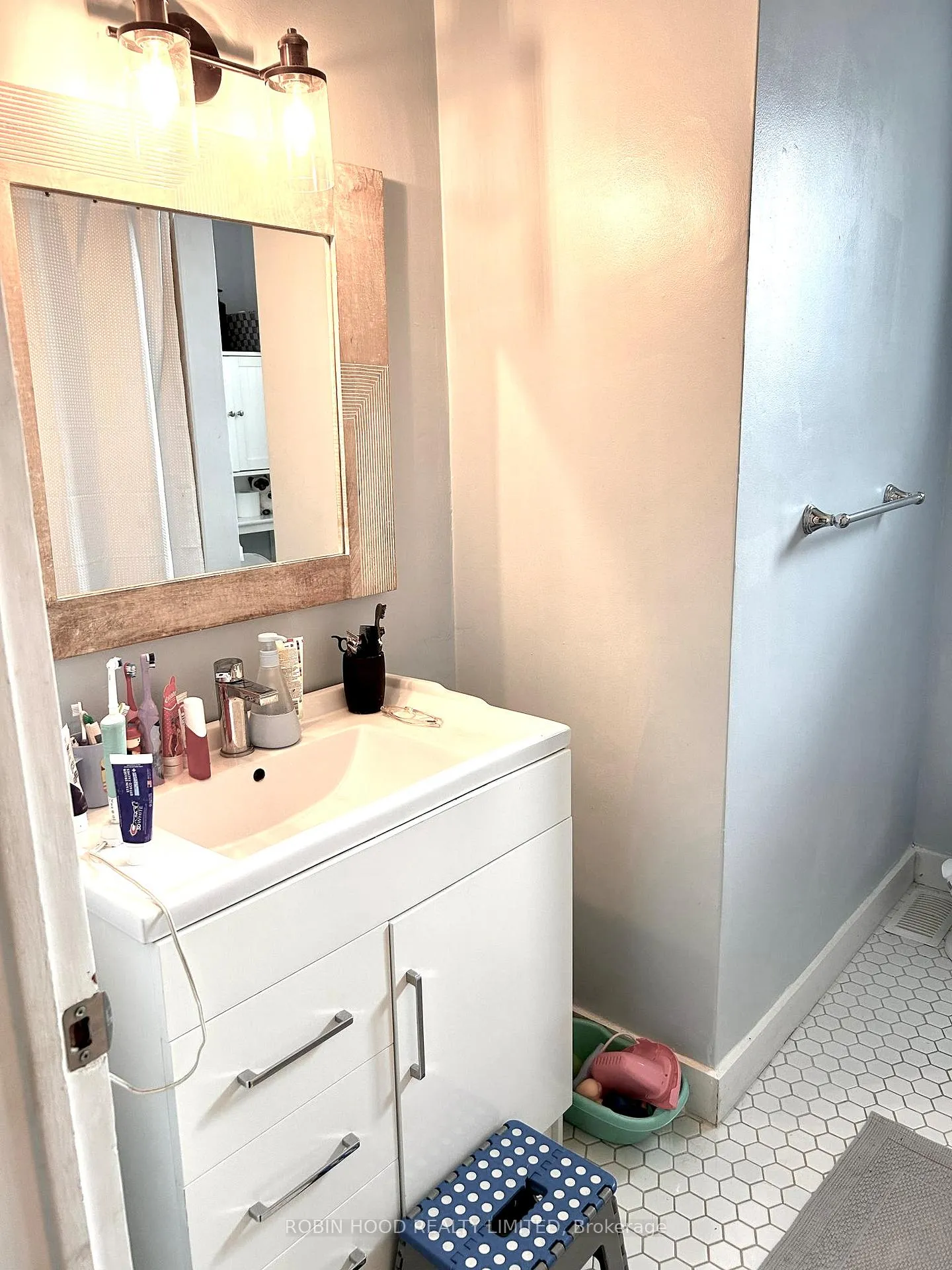 Photo 9 of Unit Main, 21 Melrose Street, Oshawa, Donevan — HOMEH