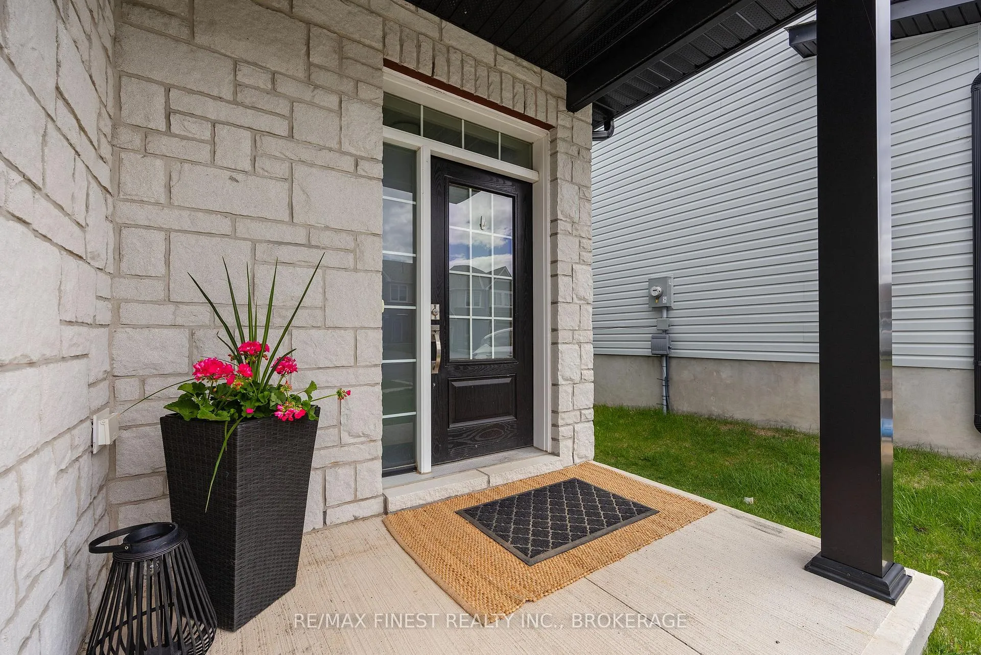 Photo 3 of 1417 Summer Street, Kingston, Kingston East (Incl Barret Crt) — HOMEH