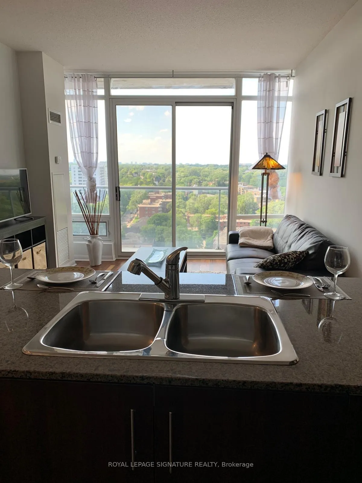 Photo 9 of Unit 1803, 15 Windermere Avenue, Toronto, High Park-Swansea — HOMEH