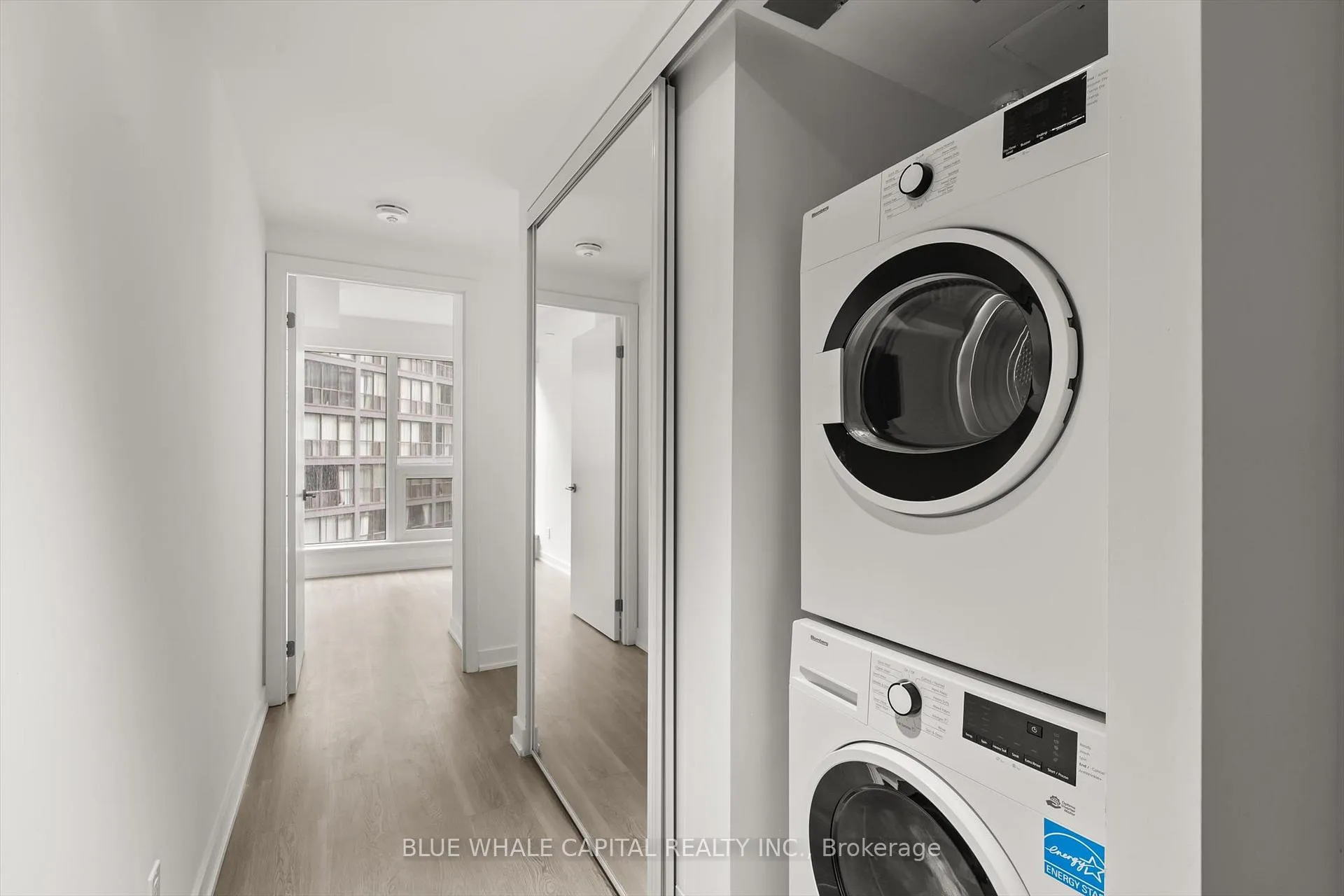 Photo 4 of Unit 1103, 8 Wellesley Street W, Toronto, Bay Street Corridor — HOMEH