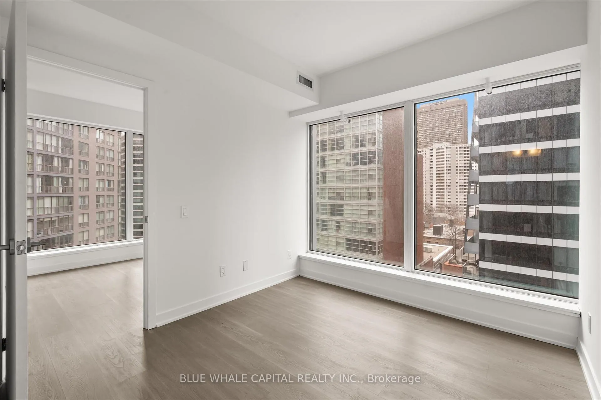 Photo 5 of Unit 1103, 8 Wellesley Street W, Toronto, Bay Street Corridor — HOMEH
