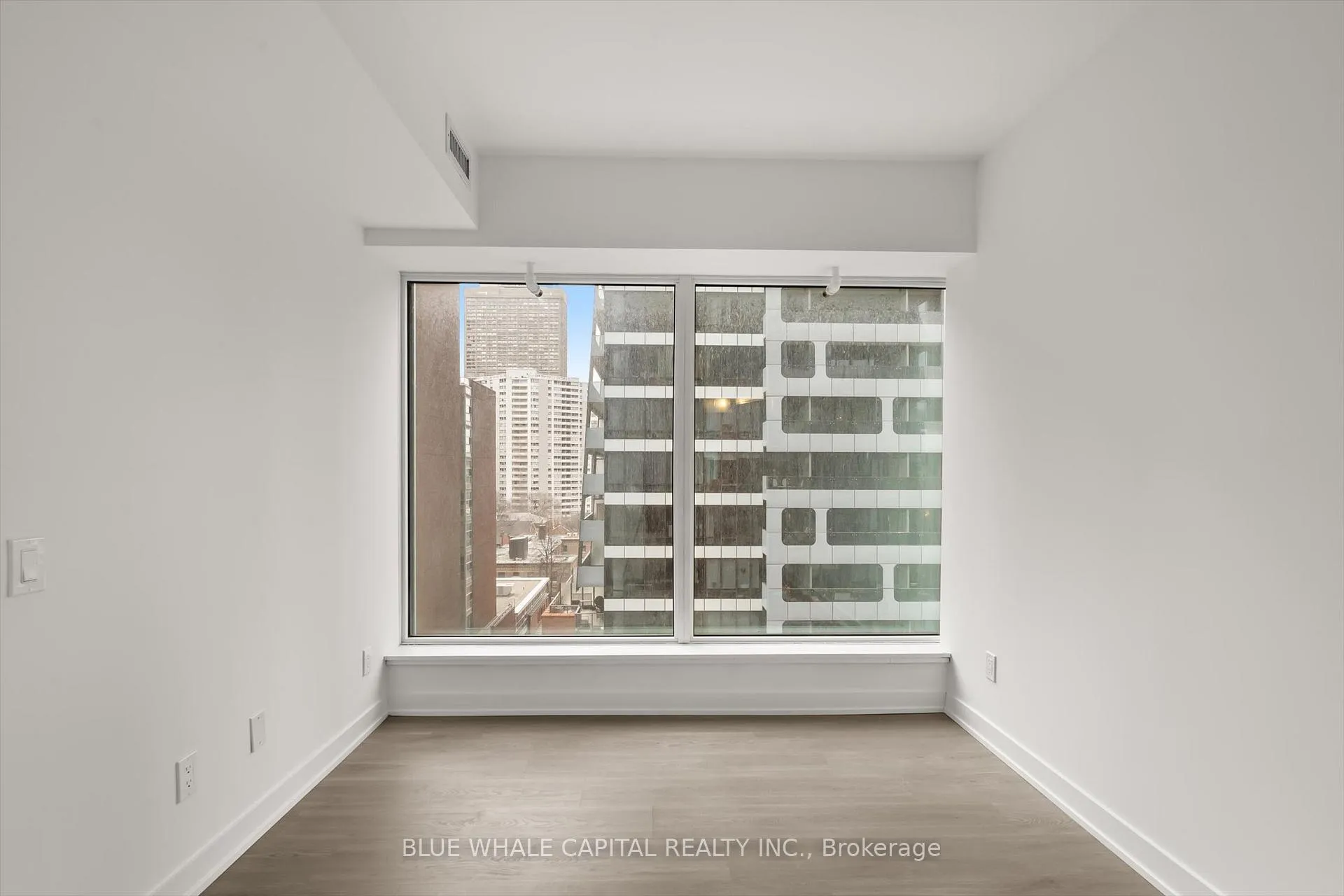Photo 7 of Unit 1103, 8 Wellesley Street W, Toronto, Bay Street Corridor — HOMEH