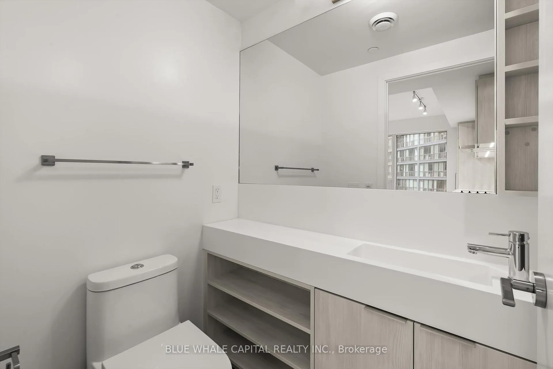 Photo 8 of Unit 1103, 8 Wellesley Street W, Toronto, Bay Street Corridor — HOMEH