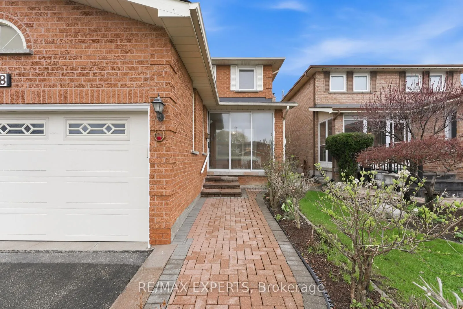 Photo 3 of 128 Kaiser Drive, Vaughan, West Woodbridge — HOMEH