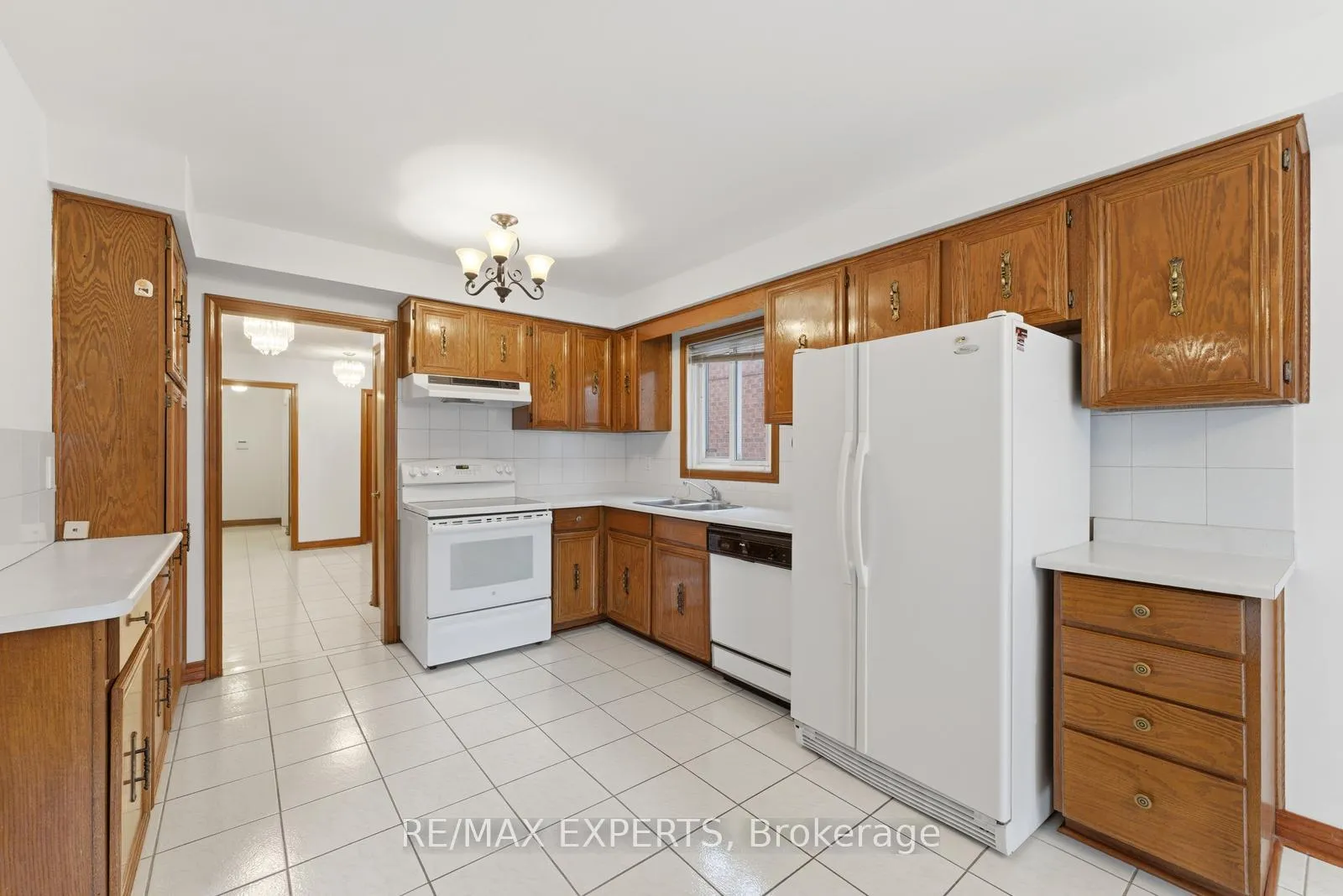 Photo 8 of 128 Kaiser Drive, Vaughan, West Woodbridge — HOMEH