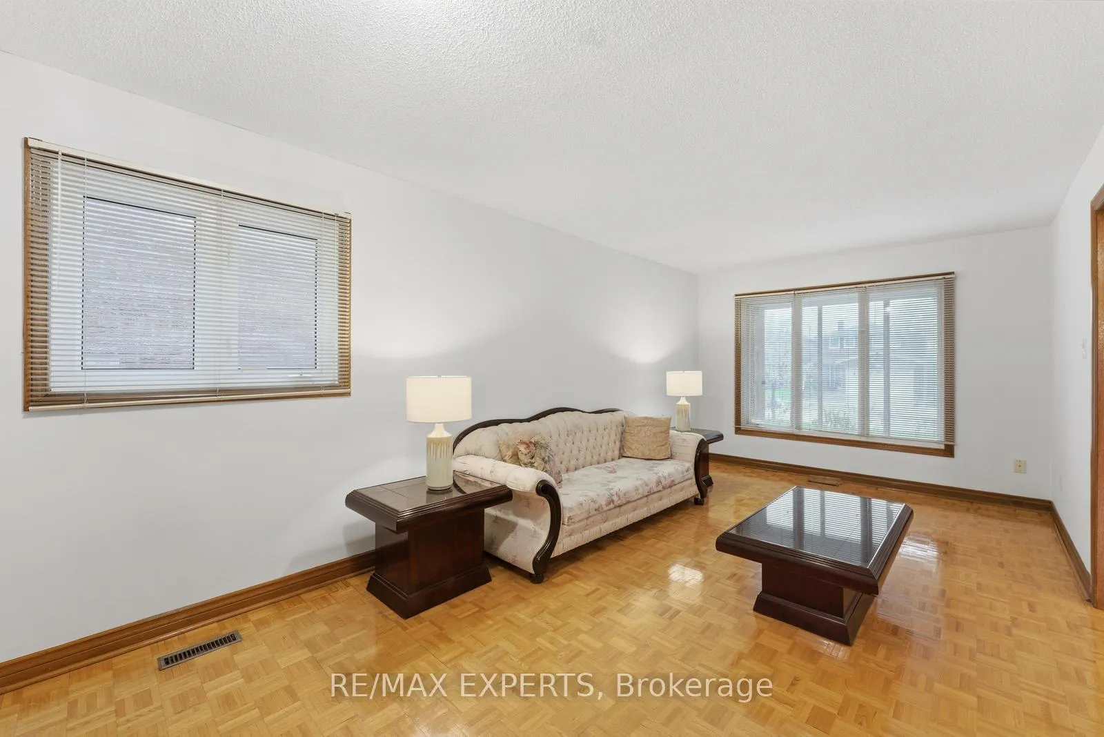 Photo 16 of 128 Kaiser Drive, Vaughan, West Woodbridge — HOMEH