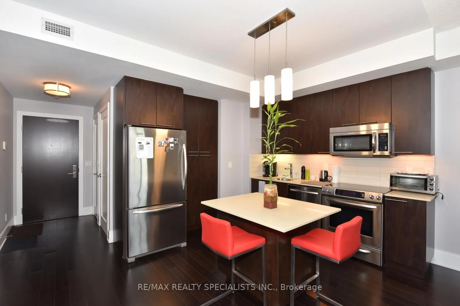 Photo 5 of Unit 712, 70 Roehampton Avenue, Toronto, Mount Pleasant West — HOMEH