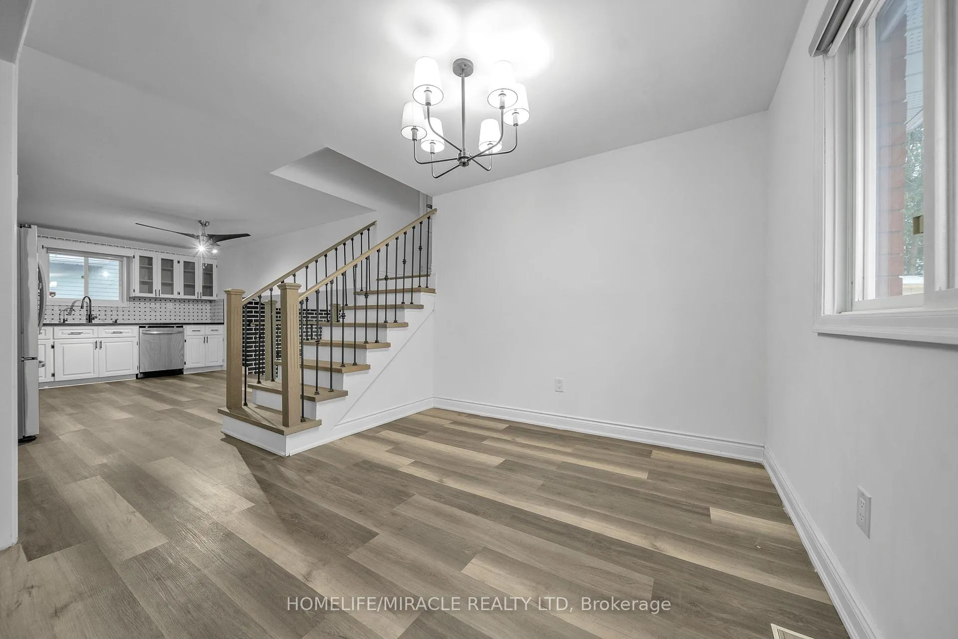 Photo 4 of 261 Country Hill Drive, Kitchener, Country Hills — HOMEH