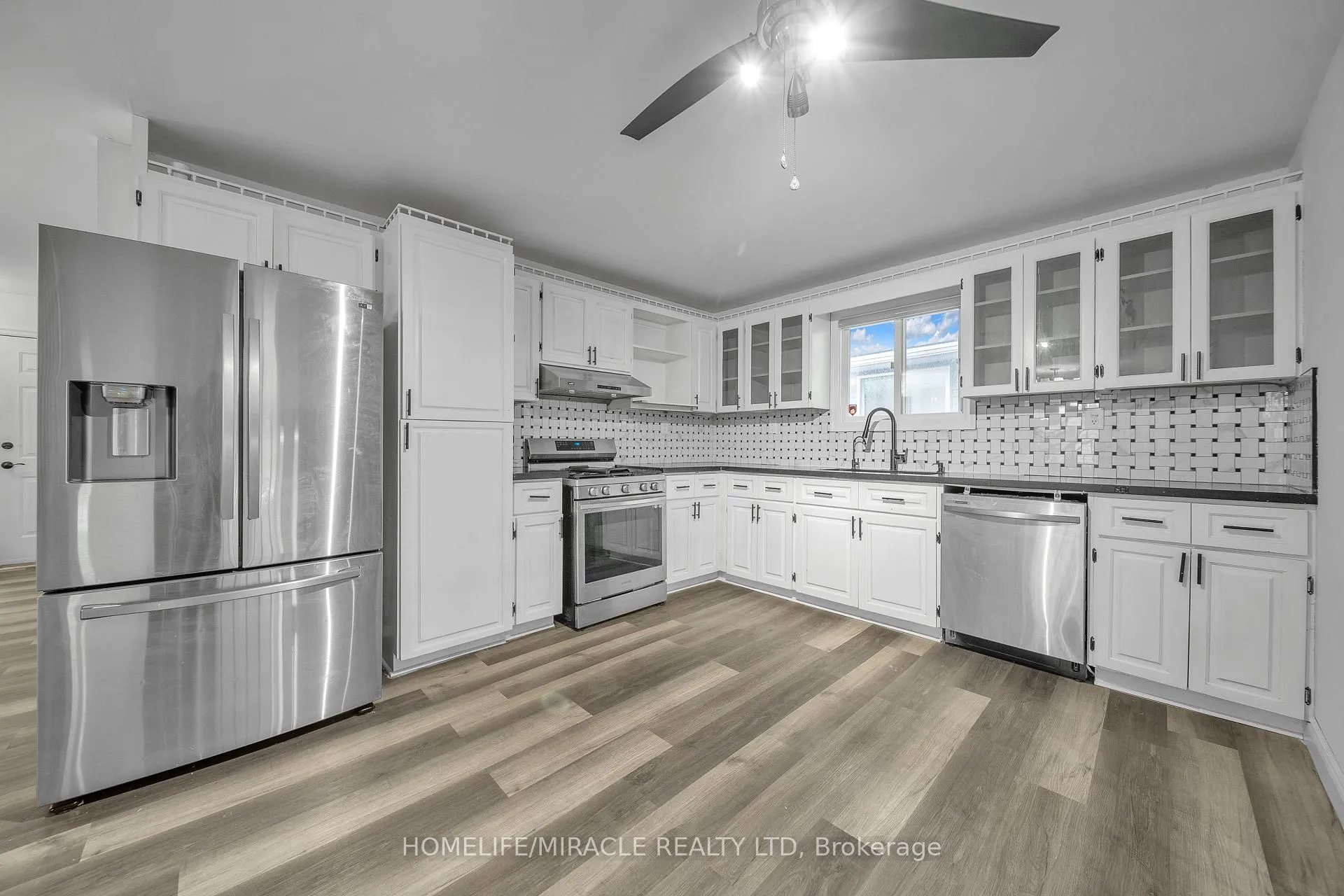 Photo 7 of 261 Country Hill Drive, Kitchener, Country Hills — HOMEH