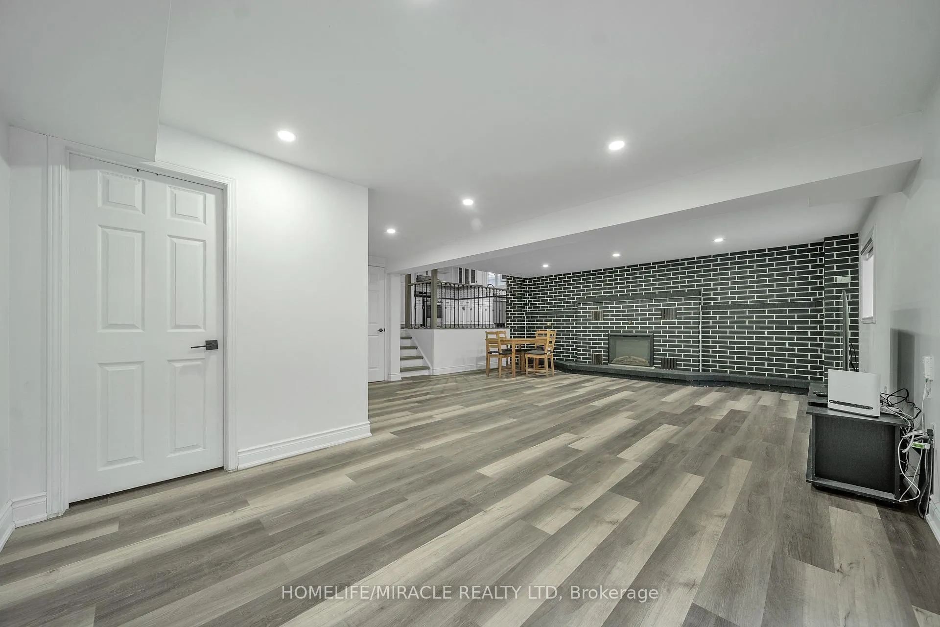Photo 14 of 261 Country Hill Drive, Kitchener, Country Hills — HOMEH