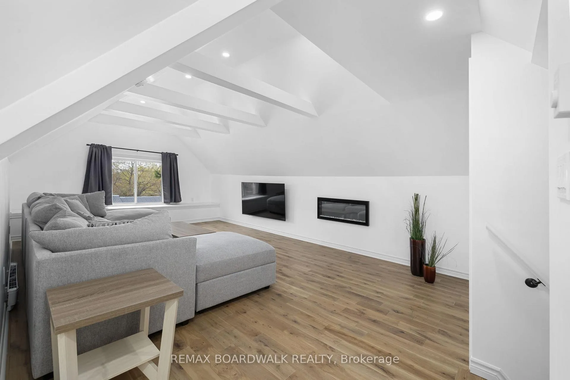 Photo 31 of 45 Drummond Street W, Perth — HOMEH