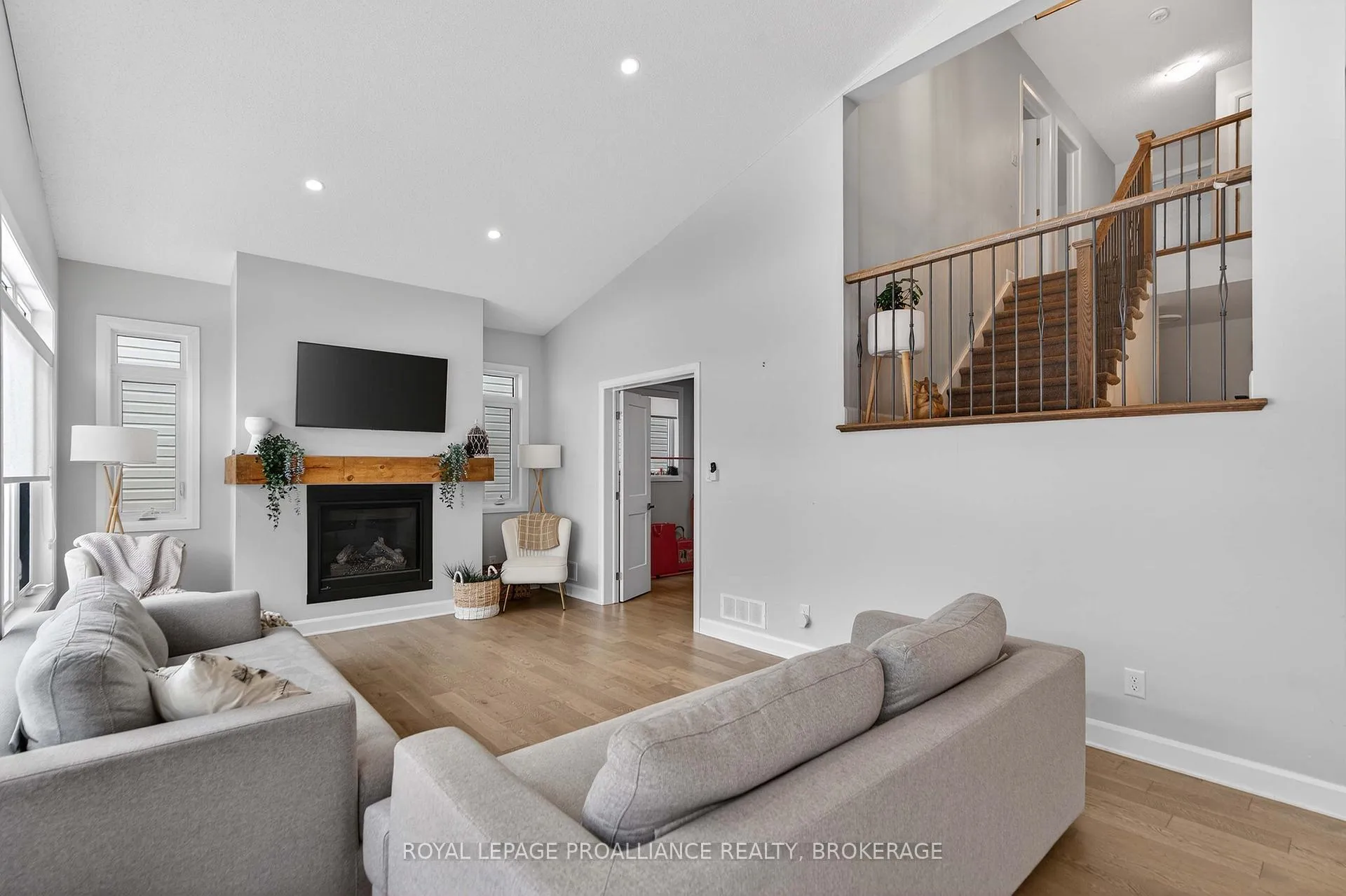 Photo 14 of 680 Halloway Drive, Kingston, Kingston East (Incl Barret Crt) — HOMEH