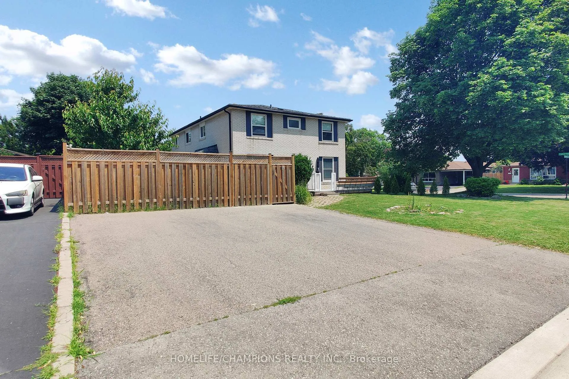 Photo 2 of 4 Flamingo Crescent, Brampton, Southgate — HOMEH