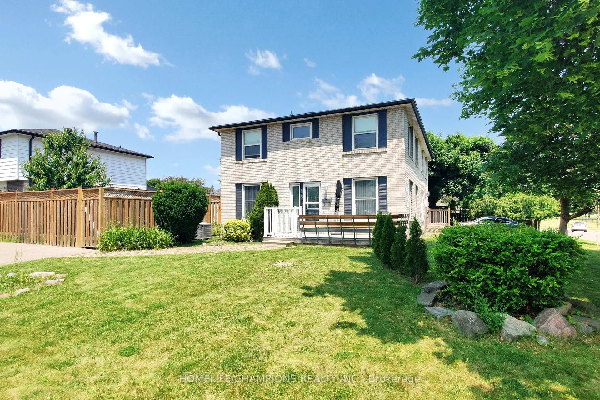 Photo 3 of 4 Flamingo Crescent, Brampton, Southgate — HOMEH