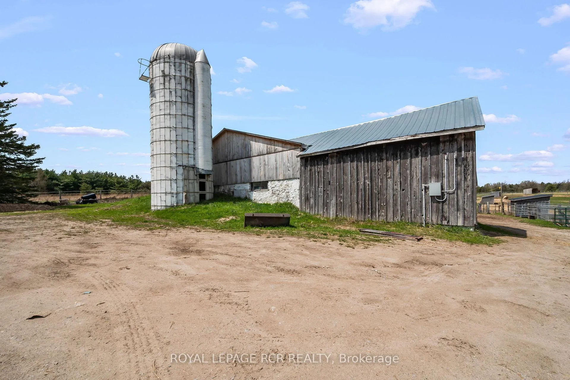 Photo 5 of 487233 30 Side Road, Mono, Rural Mono — HOMEH