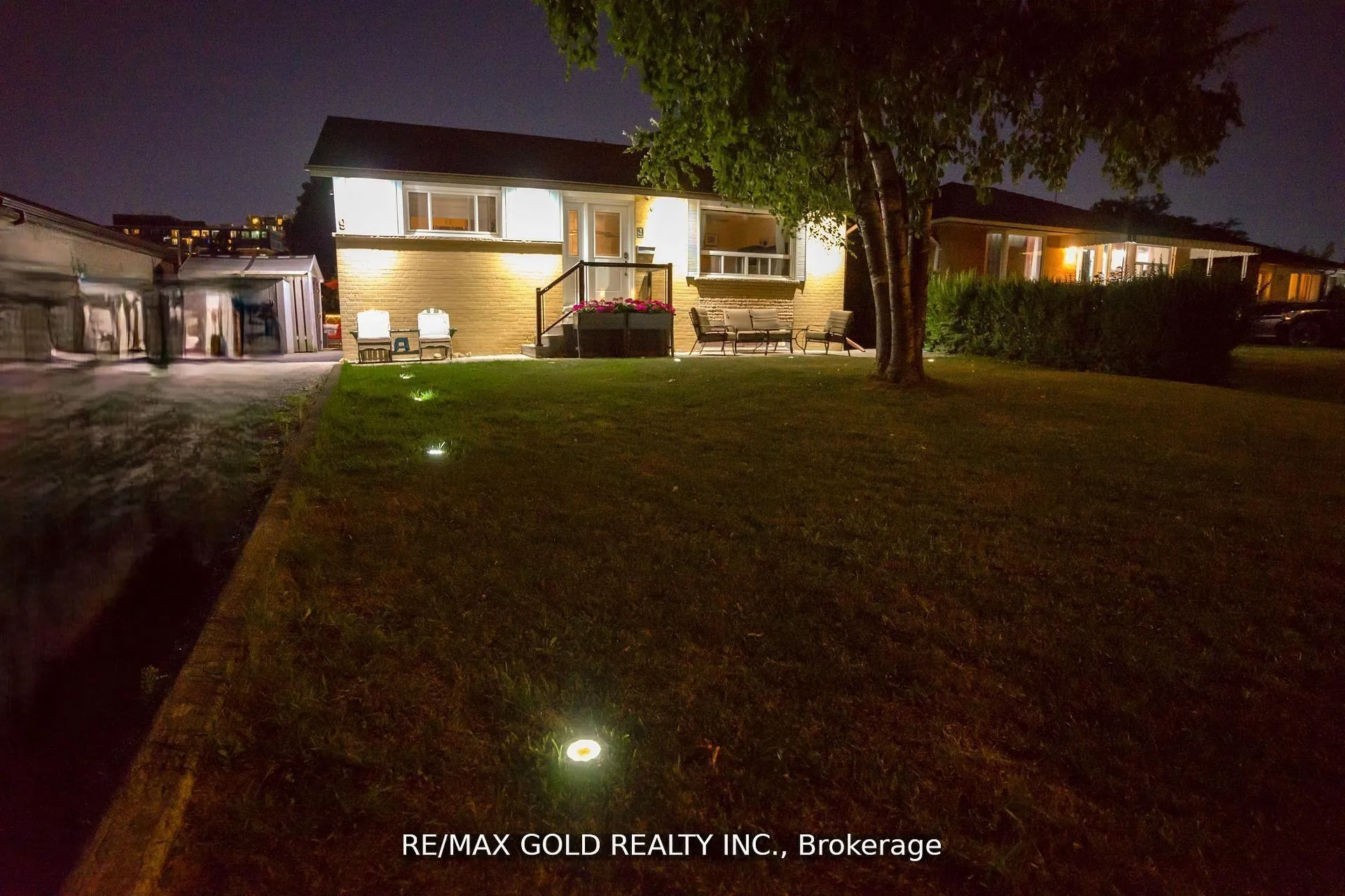 Photo 3 of 9 Ashwood Crescent, Brampton, Avondale — HOMEH