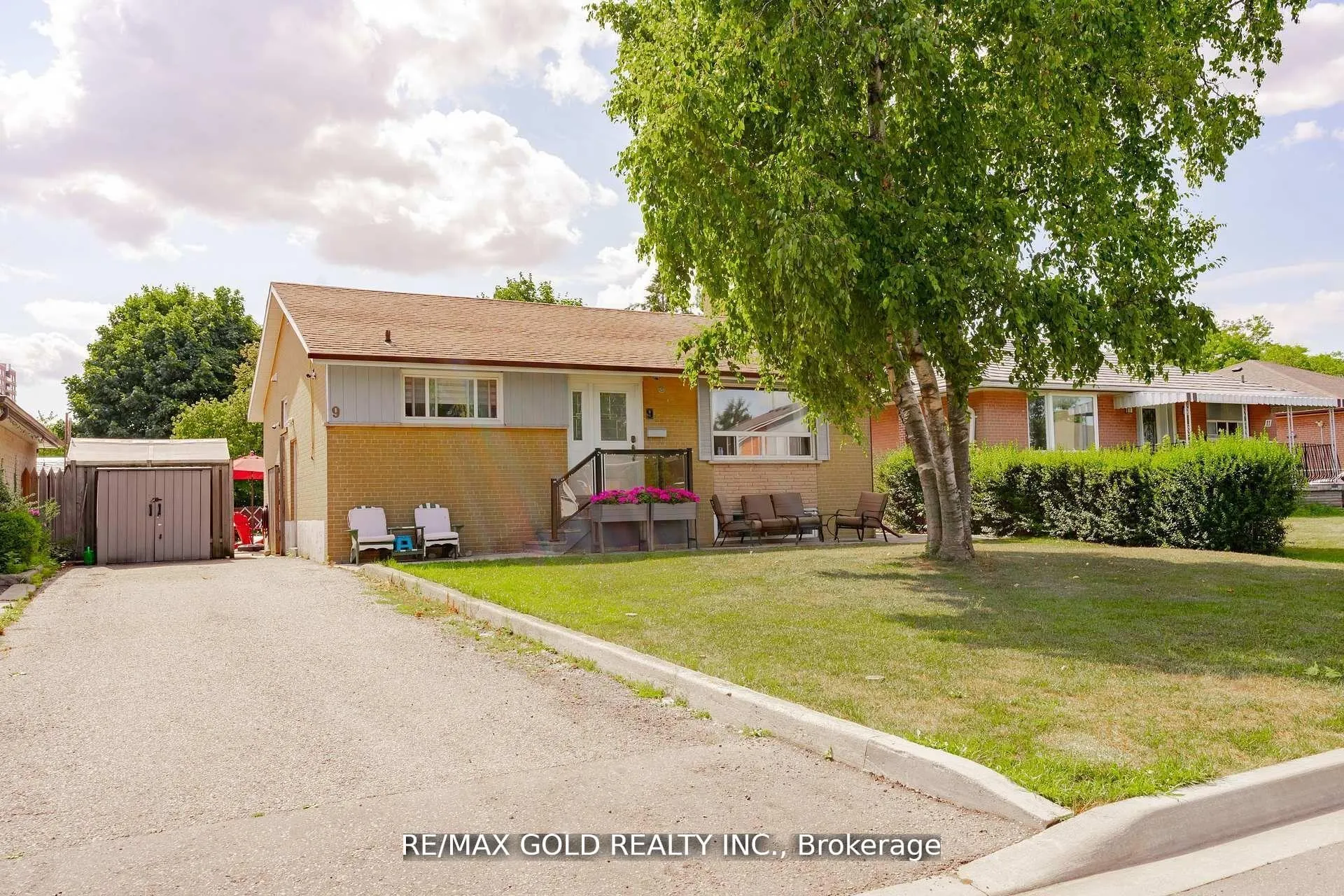 Photo 4 of 9 Ashwood Crescent, Brampton, Avondale — HOMEH