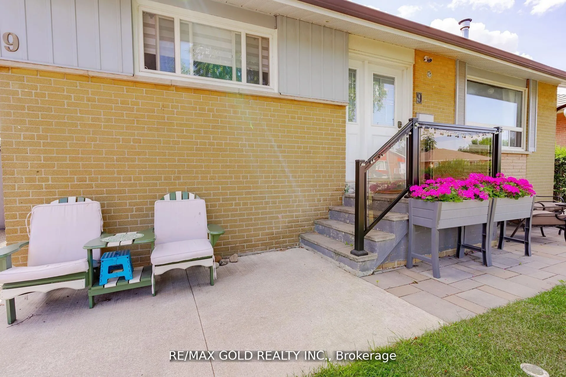 Photo 5 of 9 Ashwood Crescent, Brampton, Avondale — HOMEH