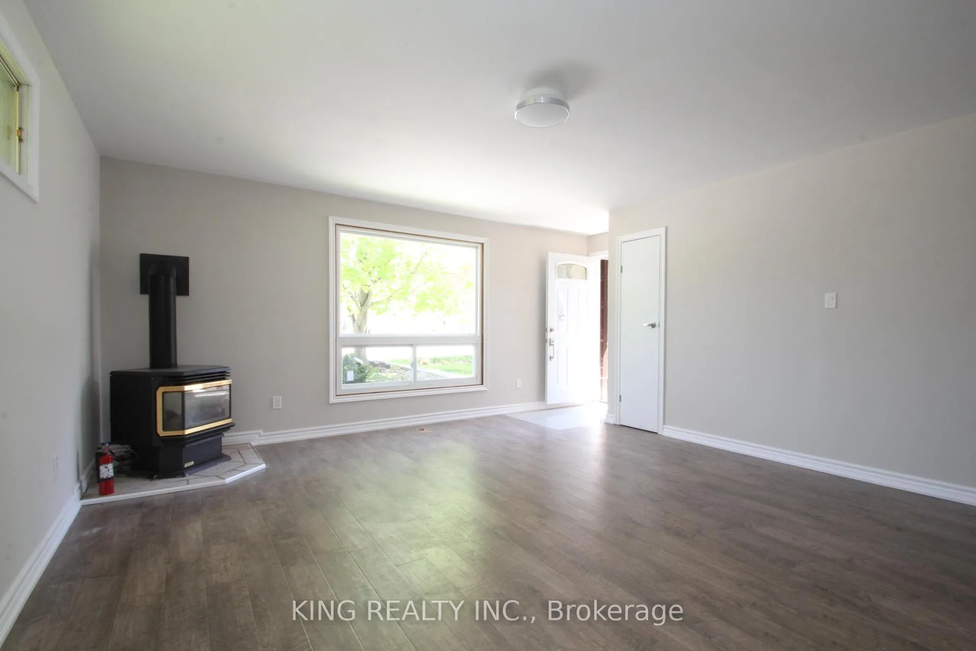 Photo 4 of Unit 2, 21020 Dalton Road, Georgina, Sutton & Jackson's Point — HOMEH