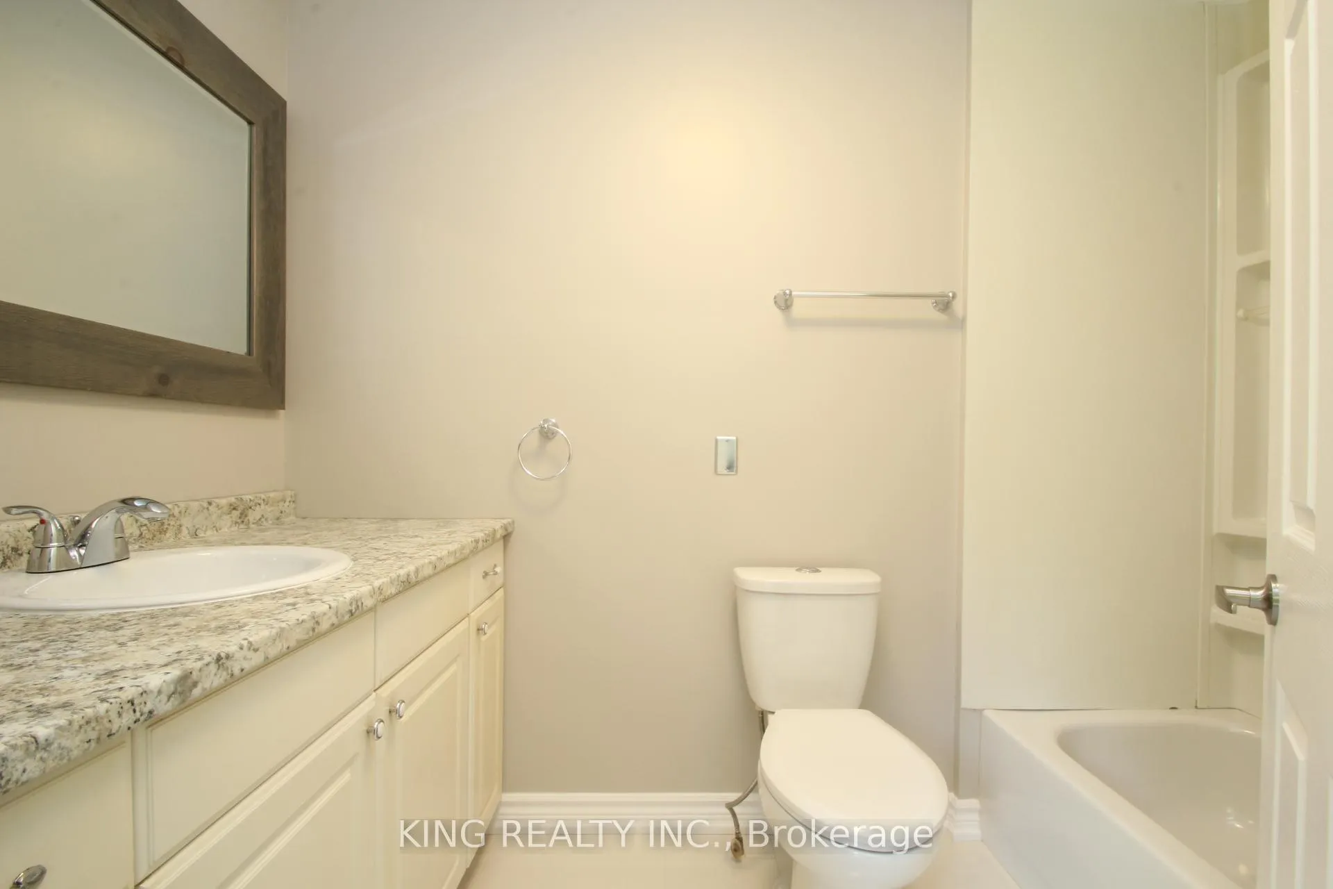 Photo 11 of Unit 2, 21020 Dalton Road, Georgina, Sutton & Jackson's Point — HOMEH