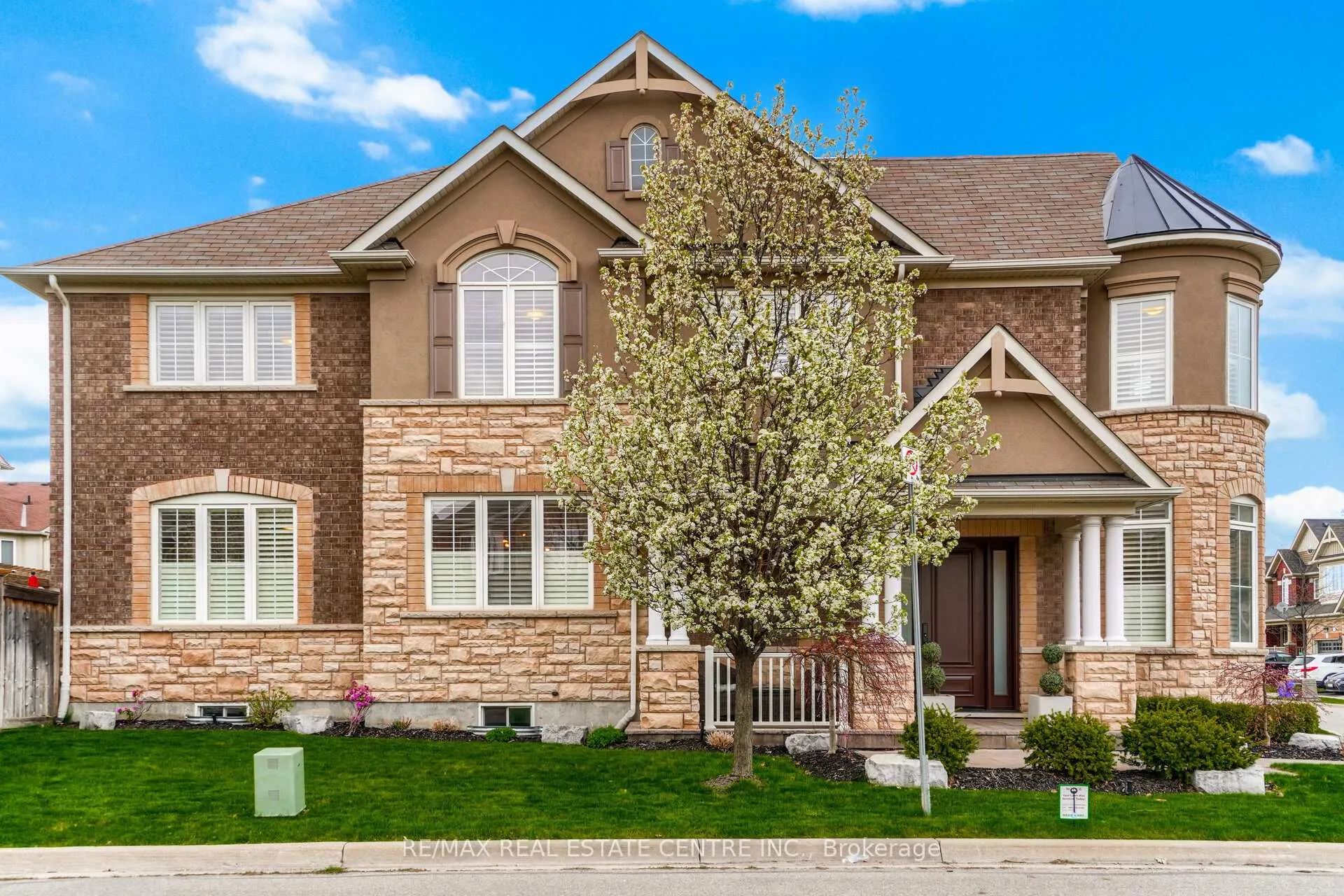 Photo 2 of 700 Gervais Terrace, Milton, Coates — HOMEH