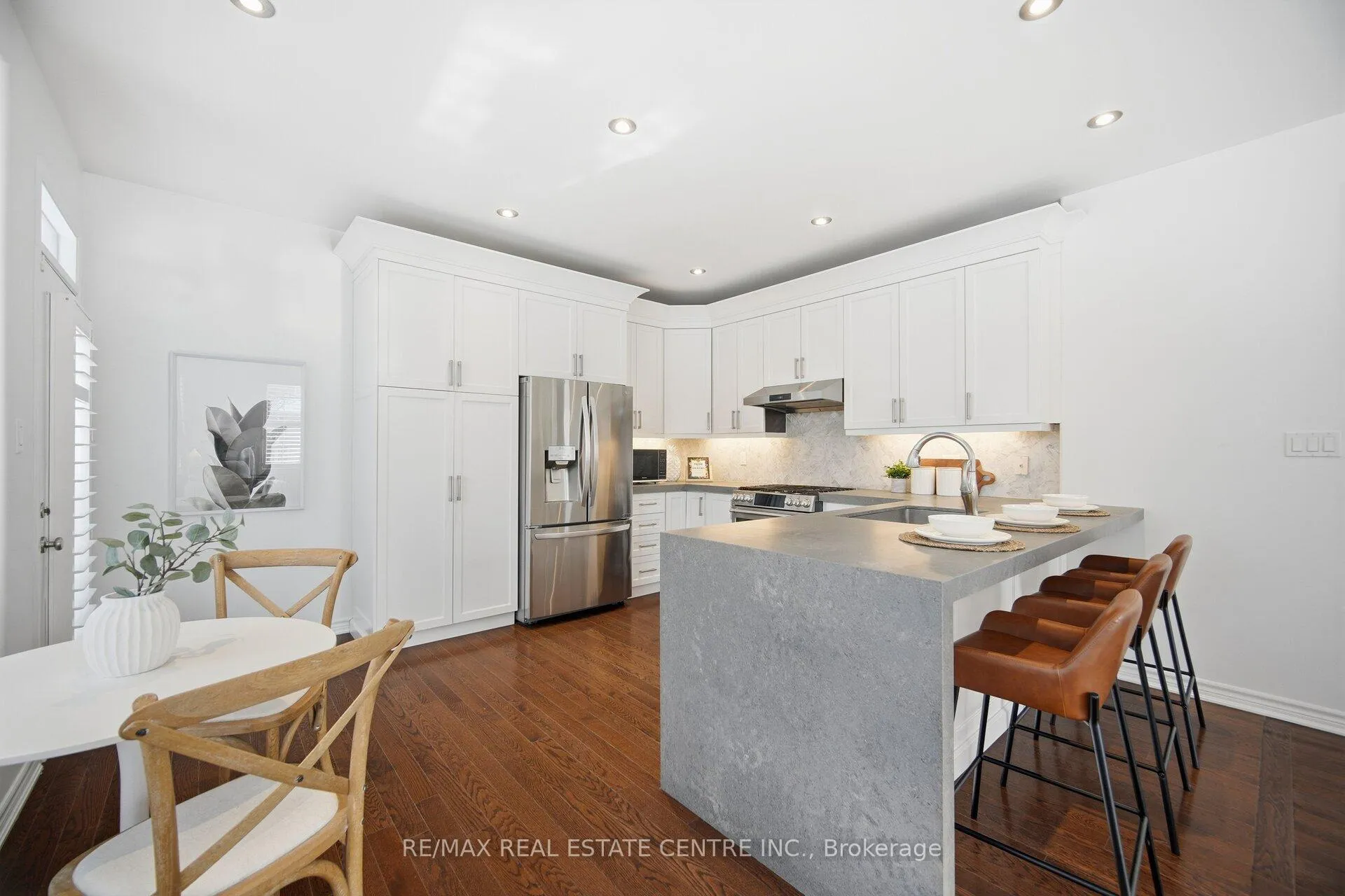 Photo 18 of 700 Gervais Terrace, Milton, Coates — HOMEH