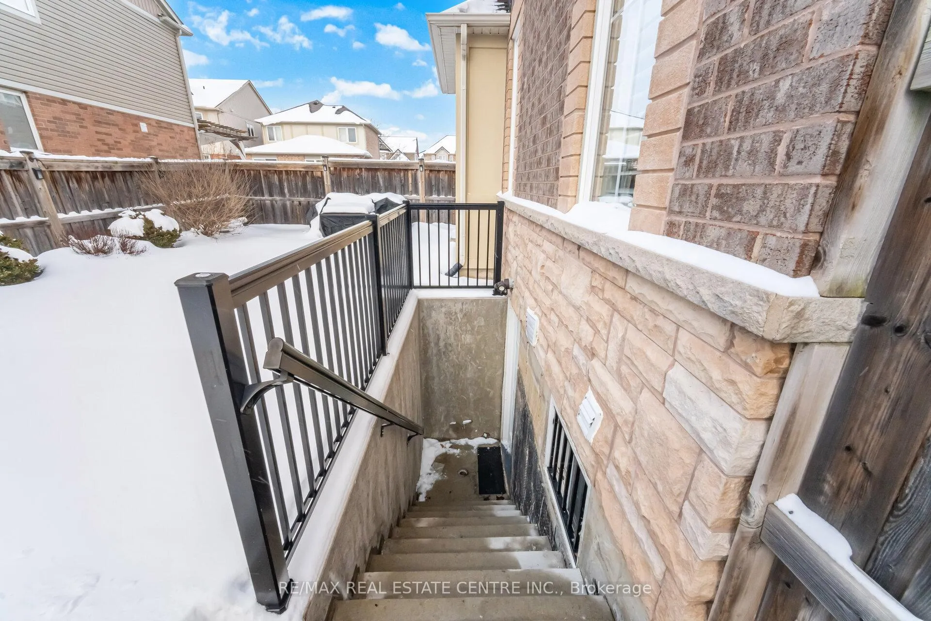 Photo 36 of 700 Gervais Terrace, Milton, Coates — HOMEH