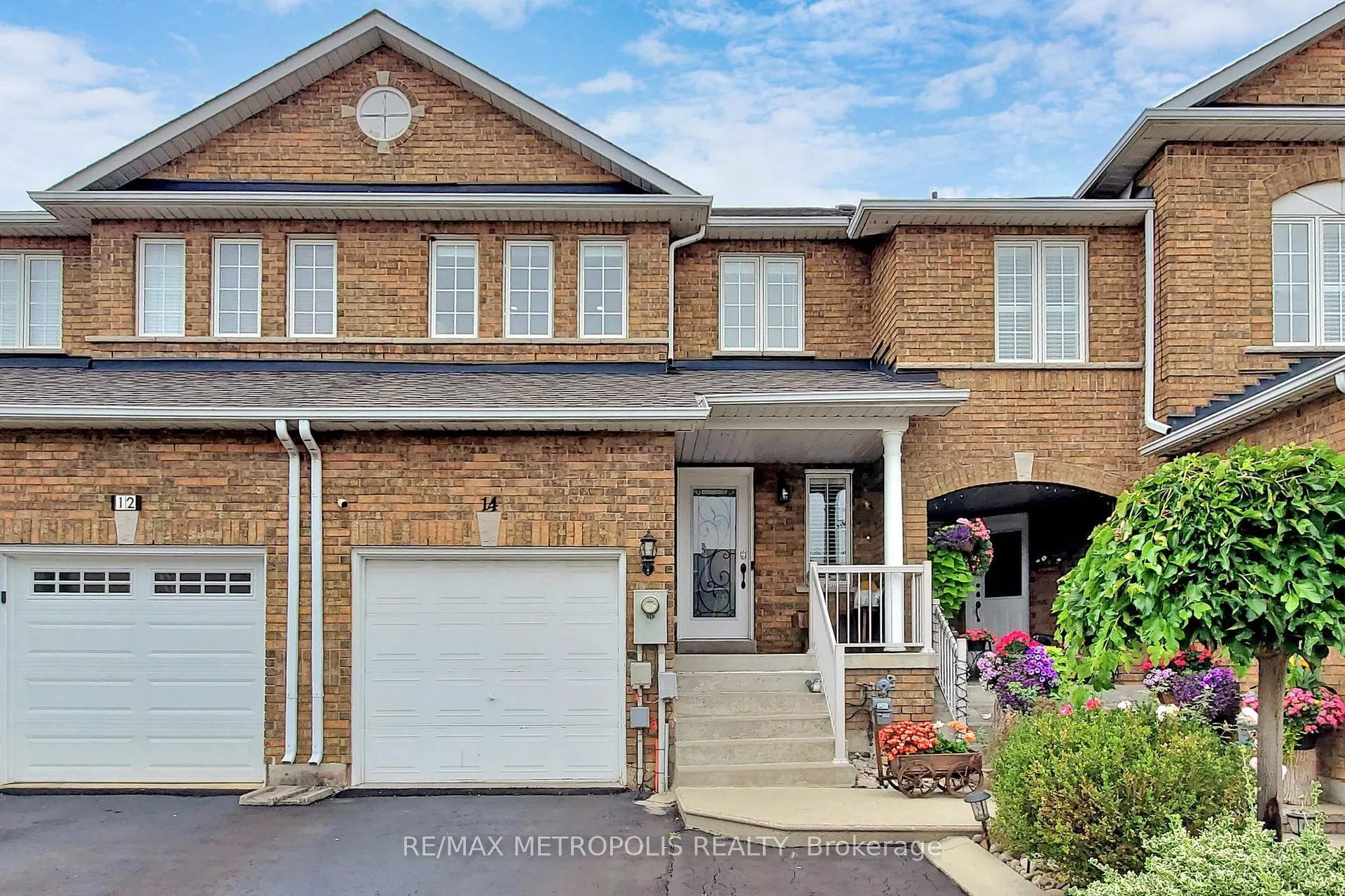 Photo 2 of 14 Piazza Crescent, Vaughan, West Woodbridge — HOMEH