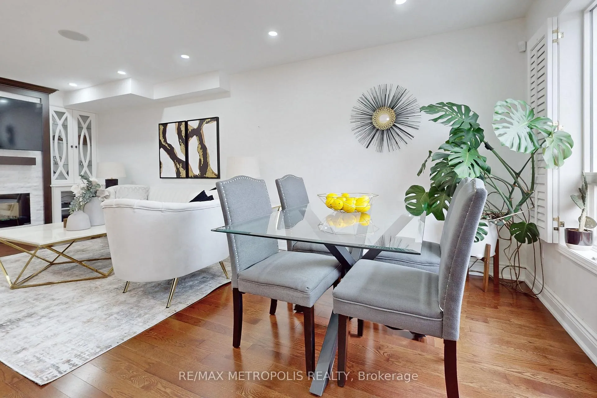Photo 7 of 14 Piazza Crescent, Vaughan, West Woodbridge — HOMEH