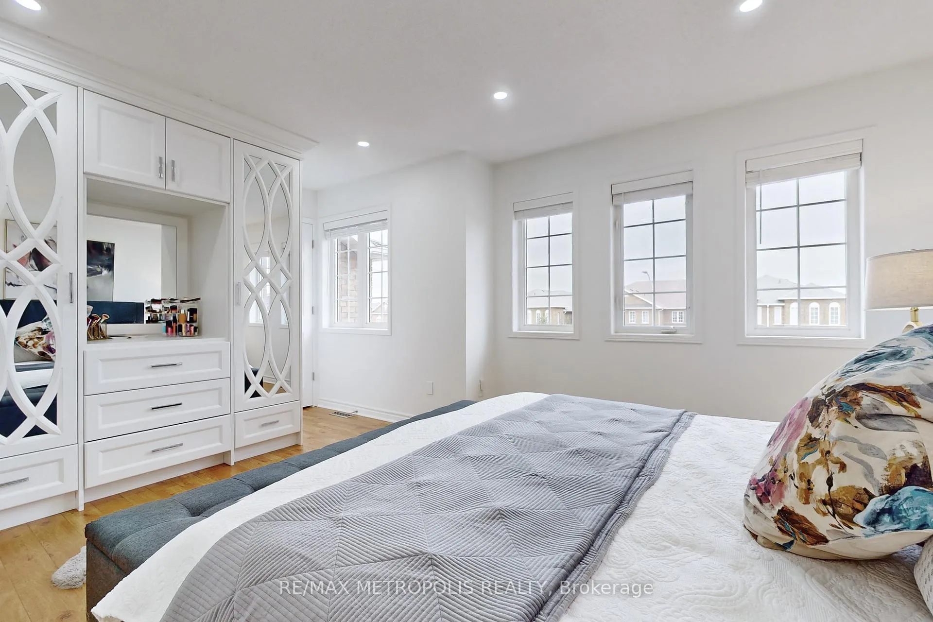 Photo 17 of 14 Piazza Crescent, Vaughan, West Woodbridge — HOMEH