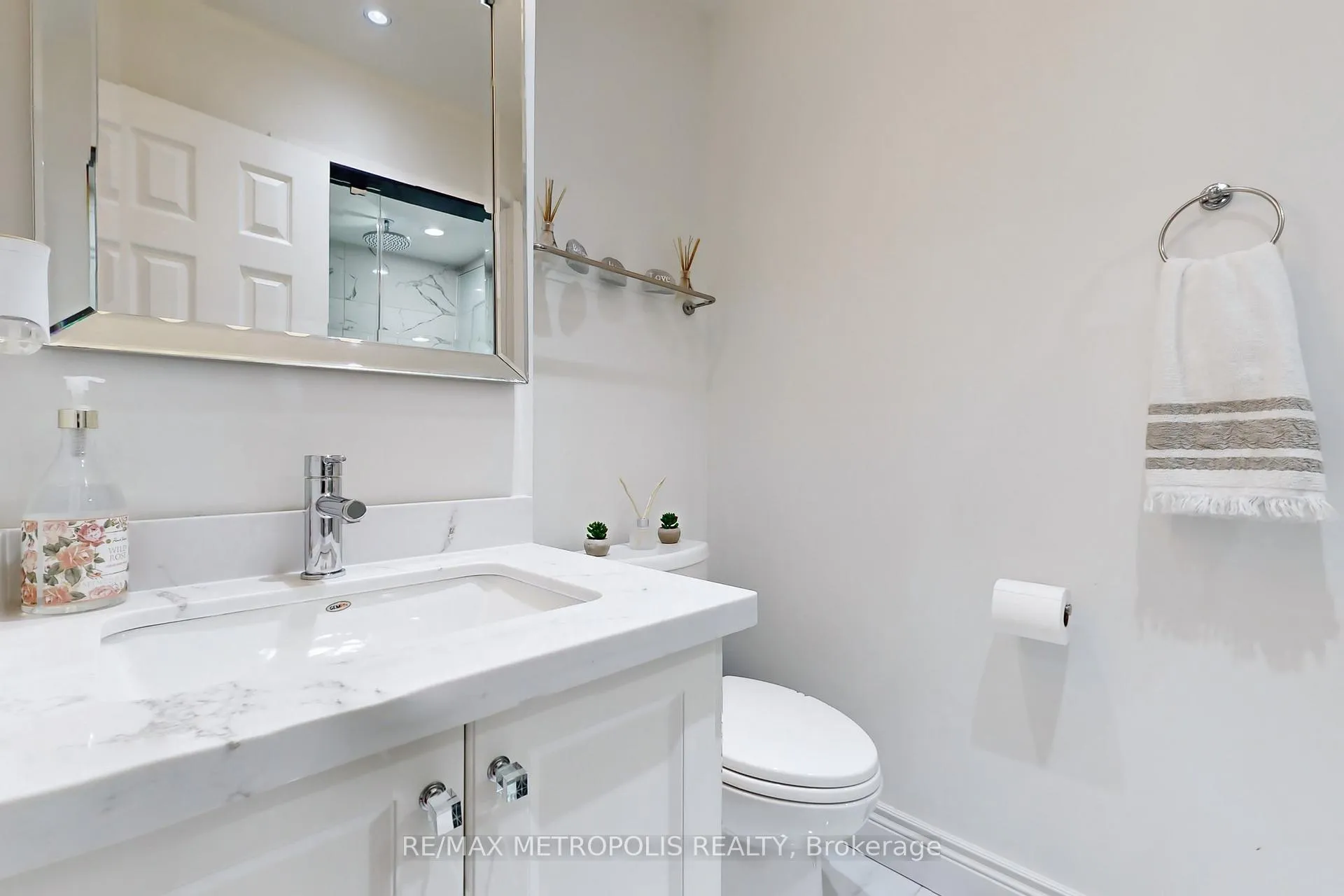 Photo 22 of 14 Piazza Crescent, Vaughan, West Woodbridge — HOMEH