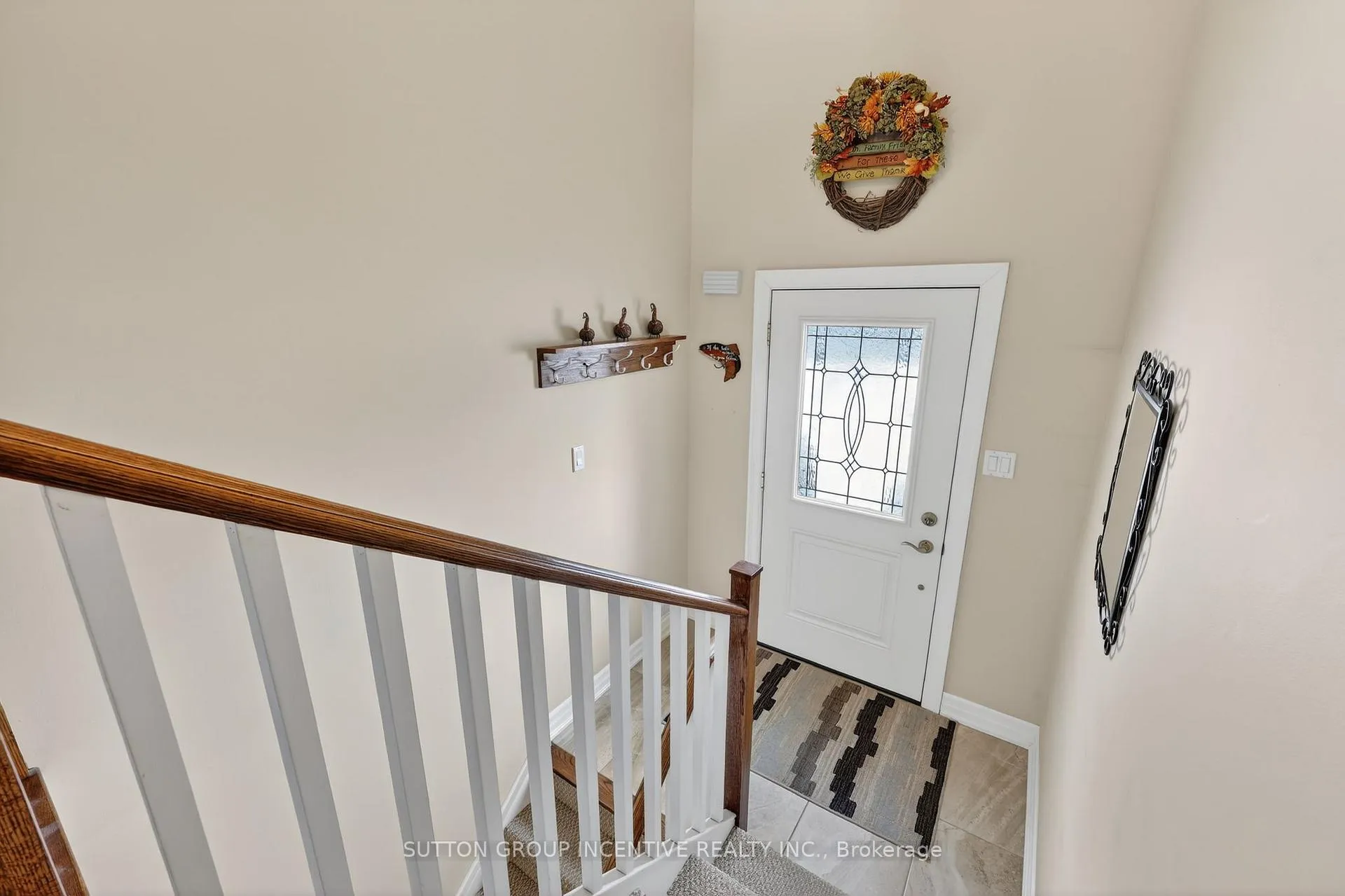 Photo 5 of 230 Edgehill Drive, Barrie, Letitia Heights — HOMEH