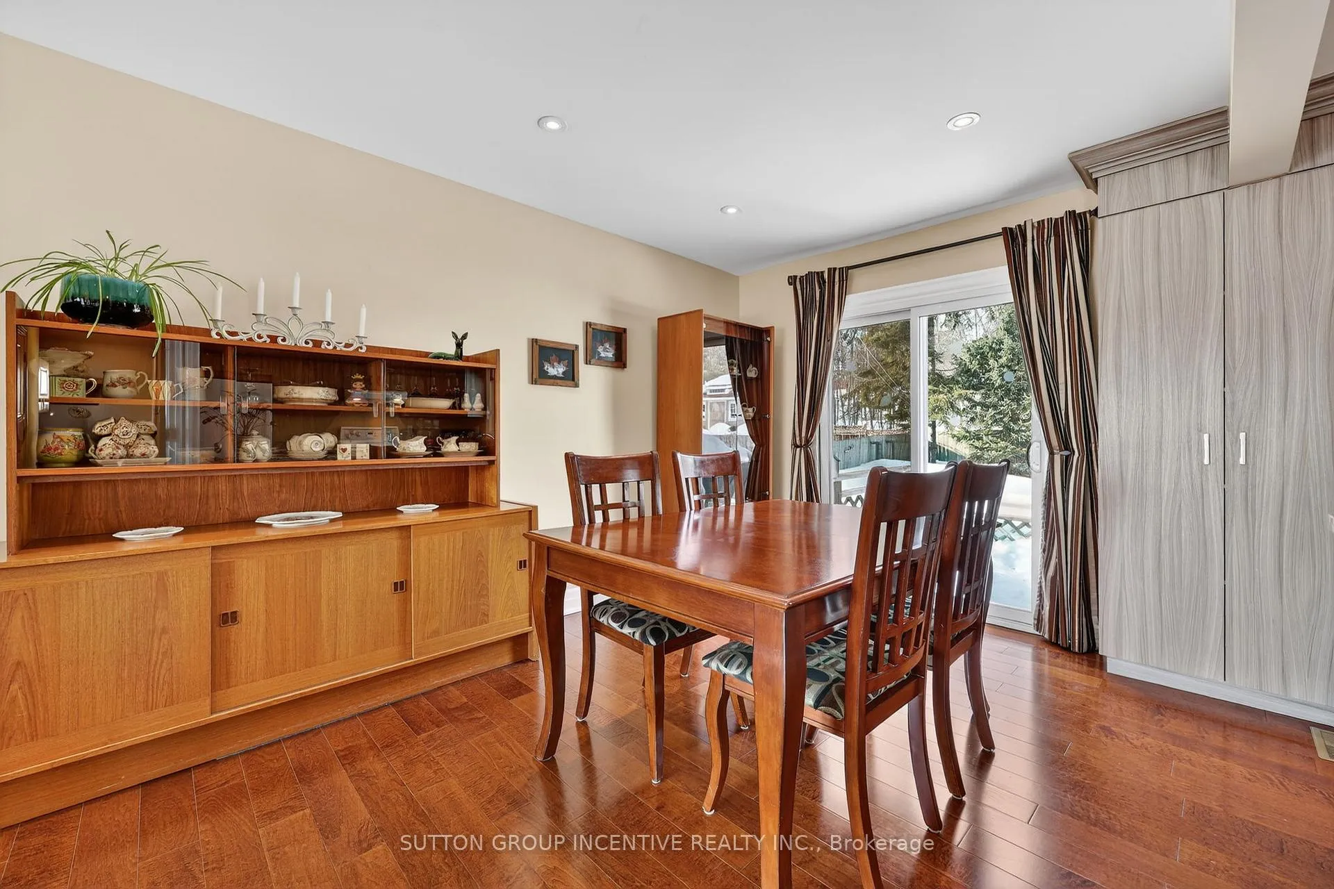 Photo 11 of 230 Edgehill Drive, Barrie, Letitia Heights — HOMEH