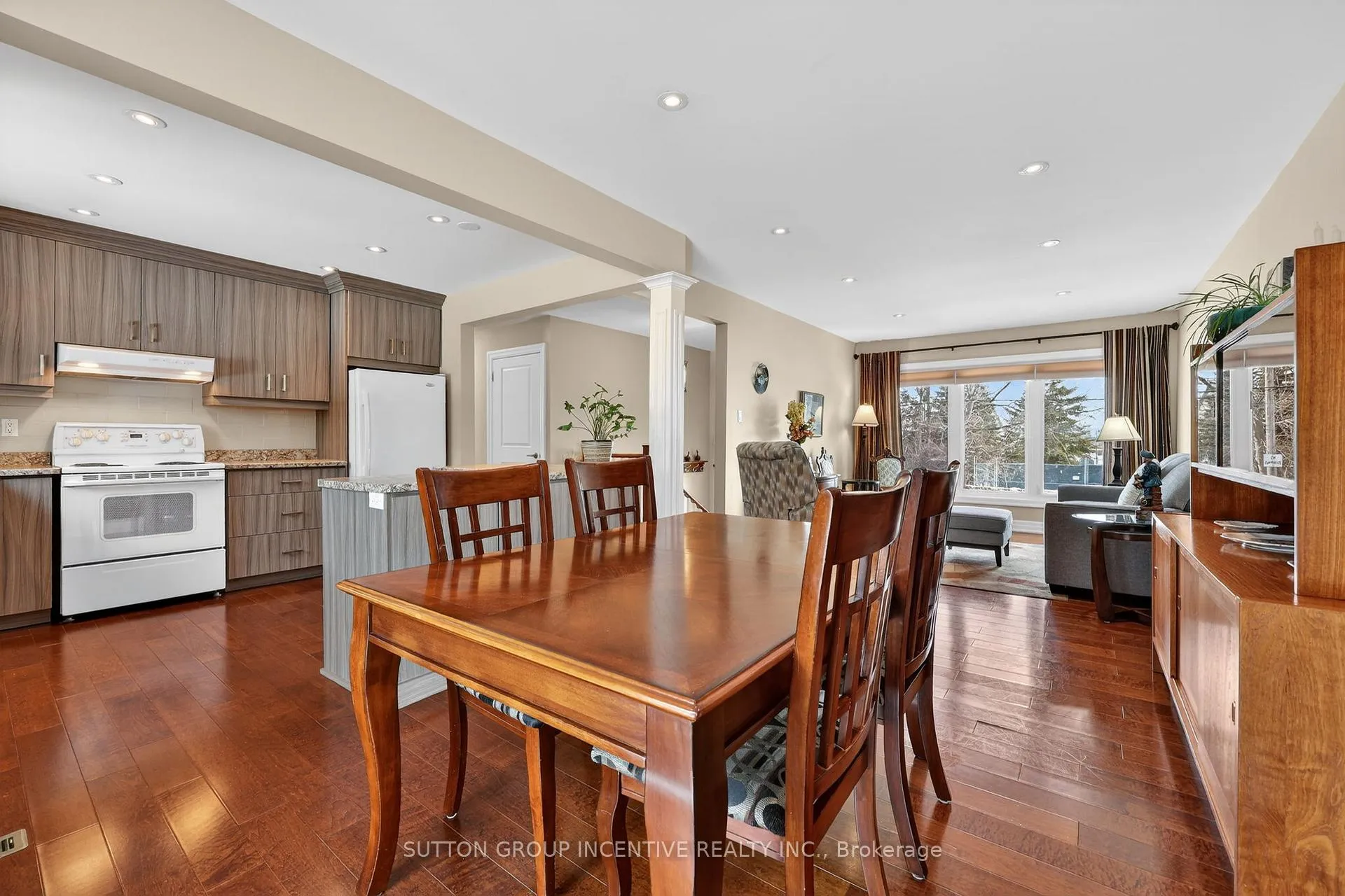 Photo 12 of 230 Edgehill Drive, Barrie, Letitia Heights — HOMEH