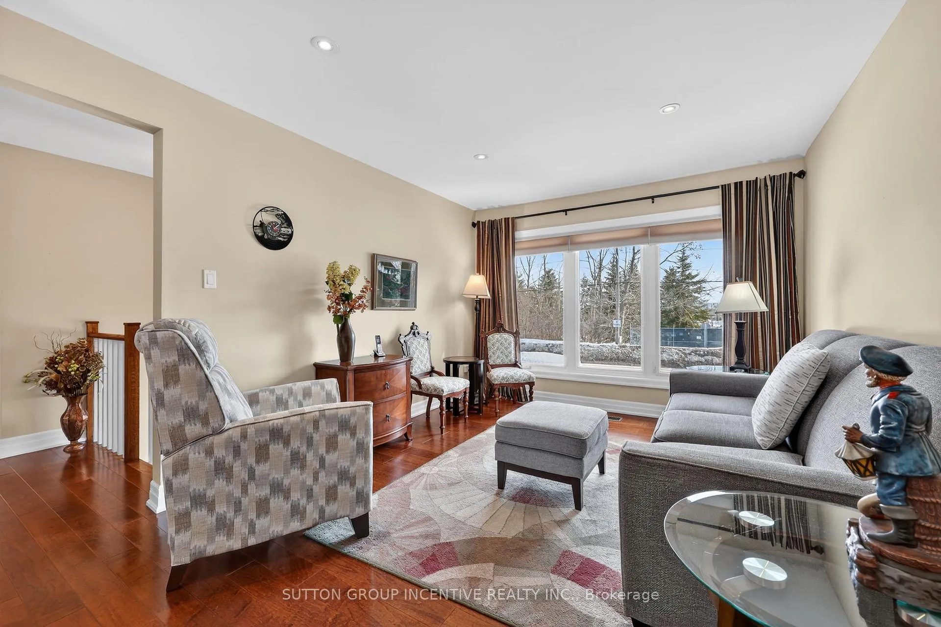 Photo 13 of 230 Edgehill Drive, Barrie, Letitia Heights — HOMEH