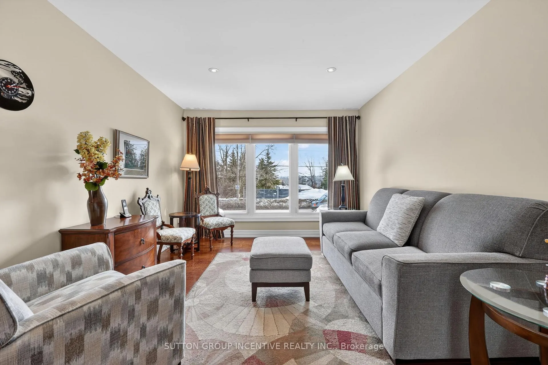 Photo 14 of 230 Edgehill Drive, Barrie, Letitia Heights — HOMEH